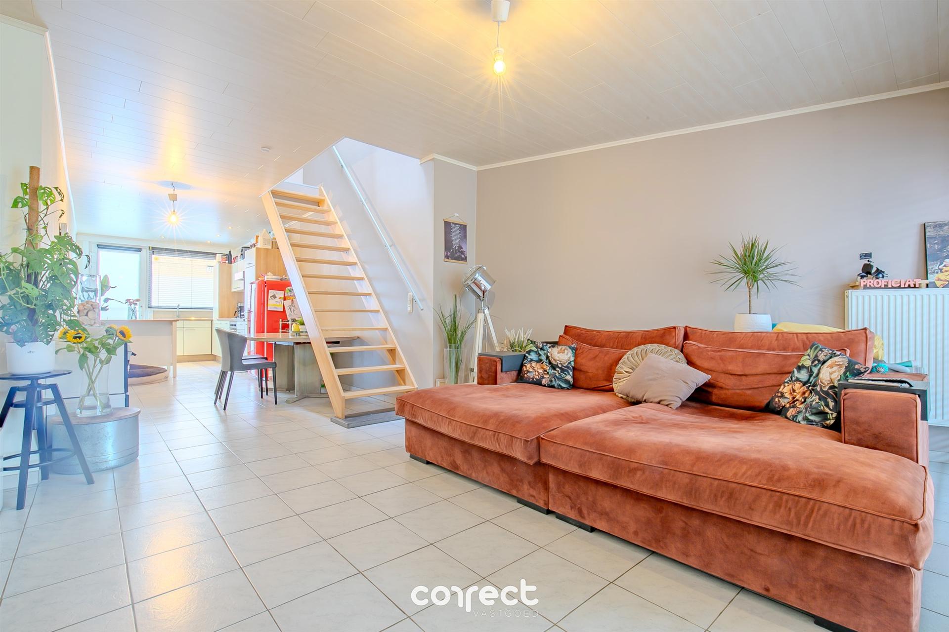 Instapklare woning met 2 slaapkamers, zonnige tuin en garage.  foto 2