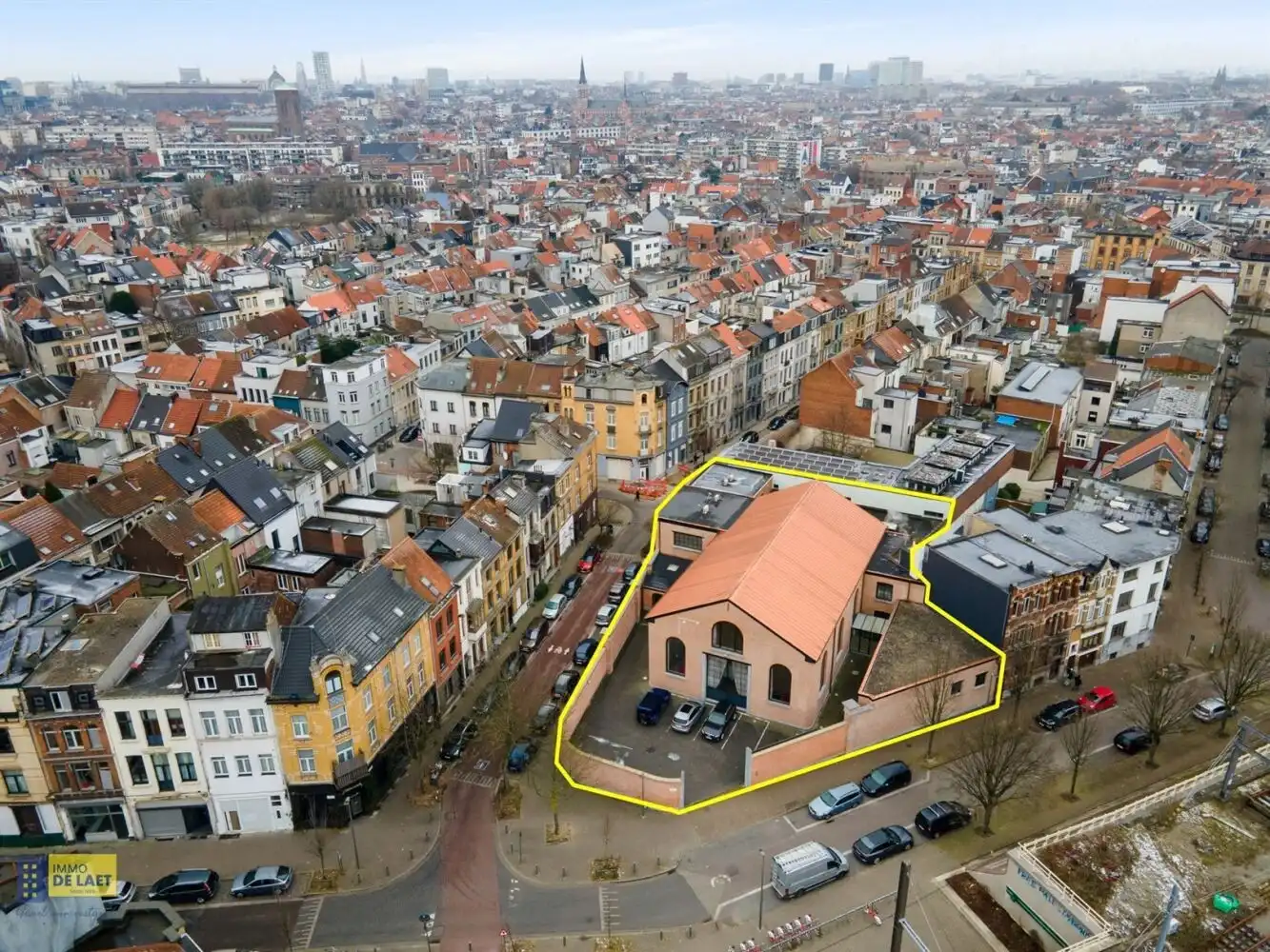 UNIEK GEBOUW - LUCHTSCHIPBOUW foto 2