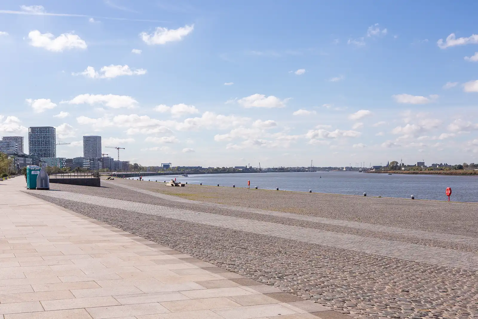 Luxueus en gemeubeld appartement met twee terrassen en parking op het Zuid foto 28