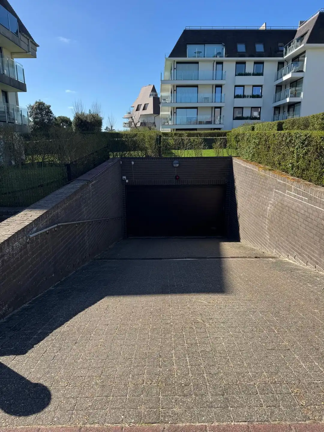 Gesloten garagebox op -1 foto 2