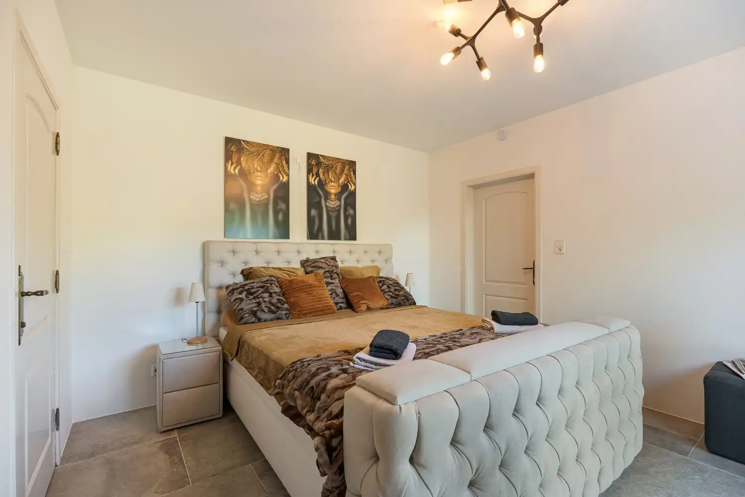 Exclusieve villa met royale leefruimtes op een unieke locatie foto 13