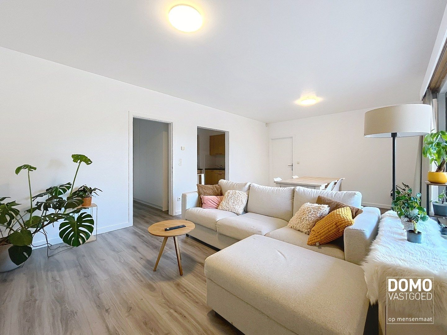 INSTAPKLAAR EN ENERGIEZUINIG 1 SLAAPKAMER APPARTEMENT MET RUIM TERRAS, ONDERGRONDSE AUTOSTANDPLAATS EN KELDERBERGING TE HASSELT foto {{pictureIndex}}