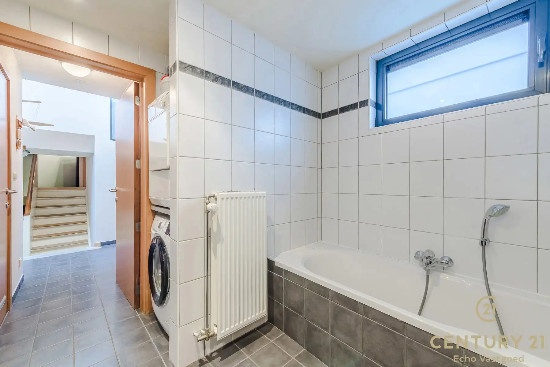 Handelszaak met gerenoveerde woonst op topligging  foto 17