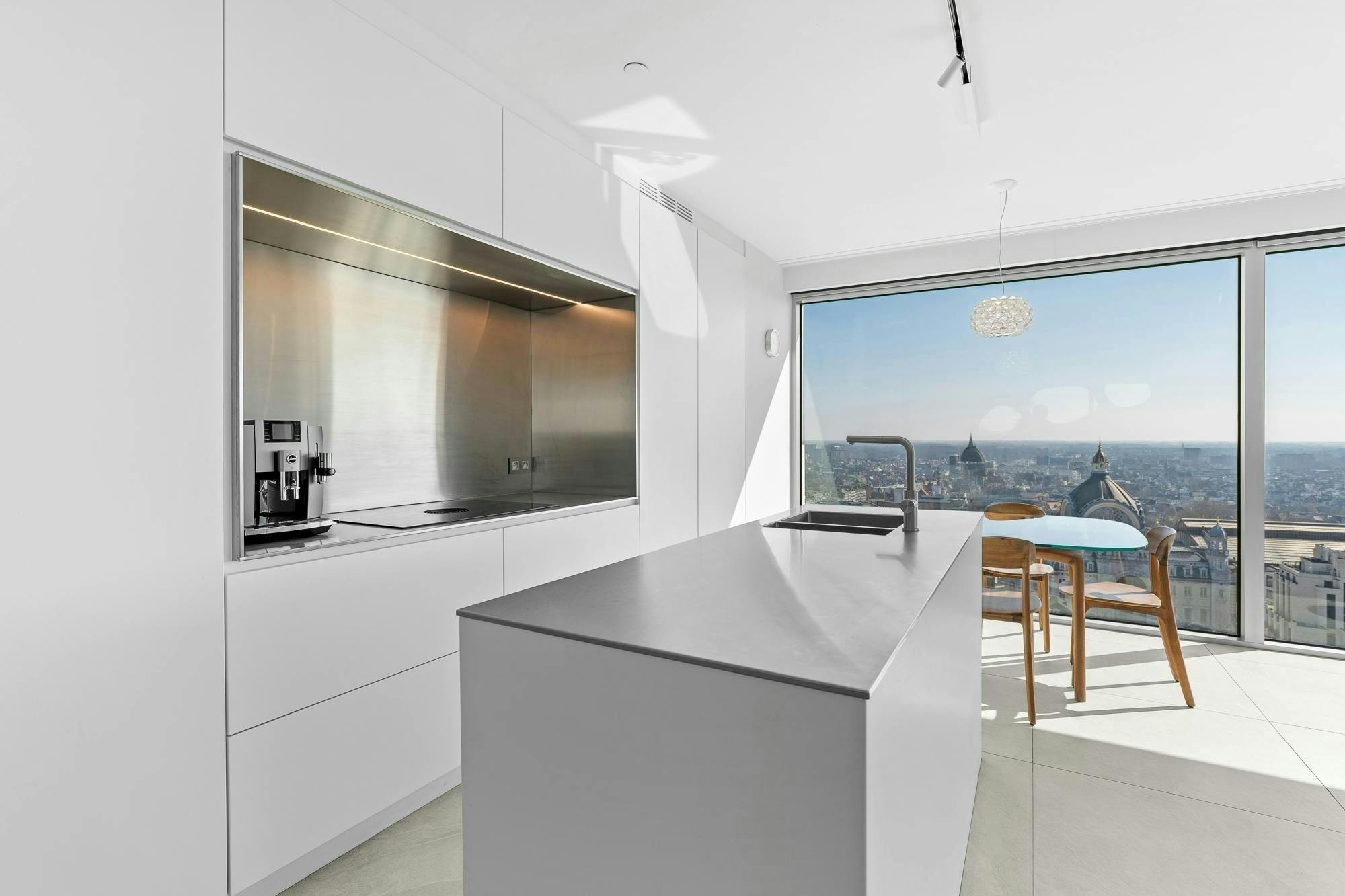 Exclusief wonen met panoramisch uitzicht in de Antwerp Tower foto 13