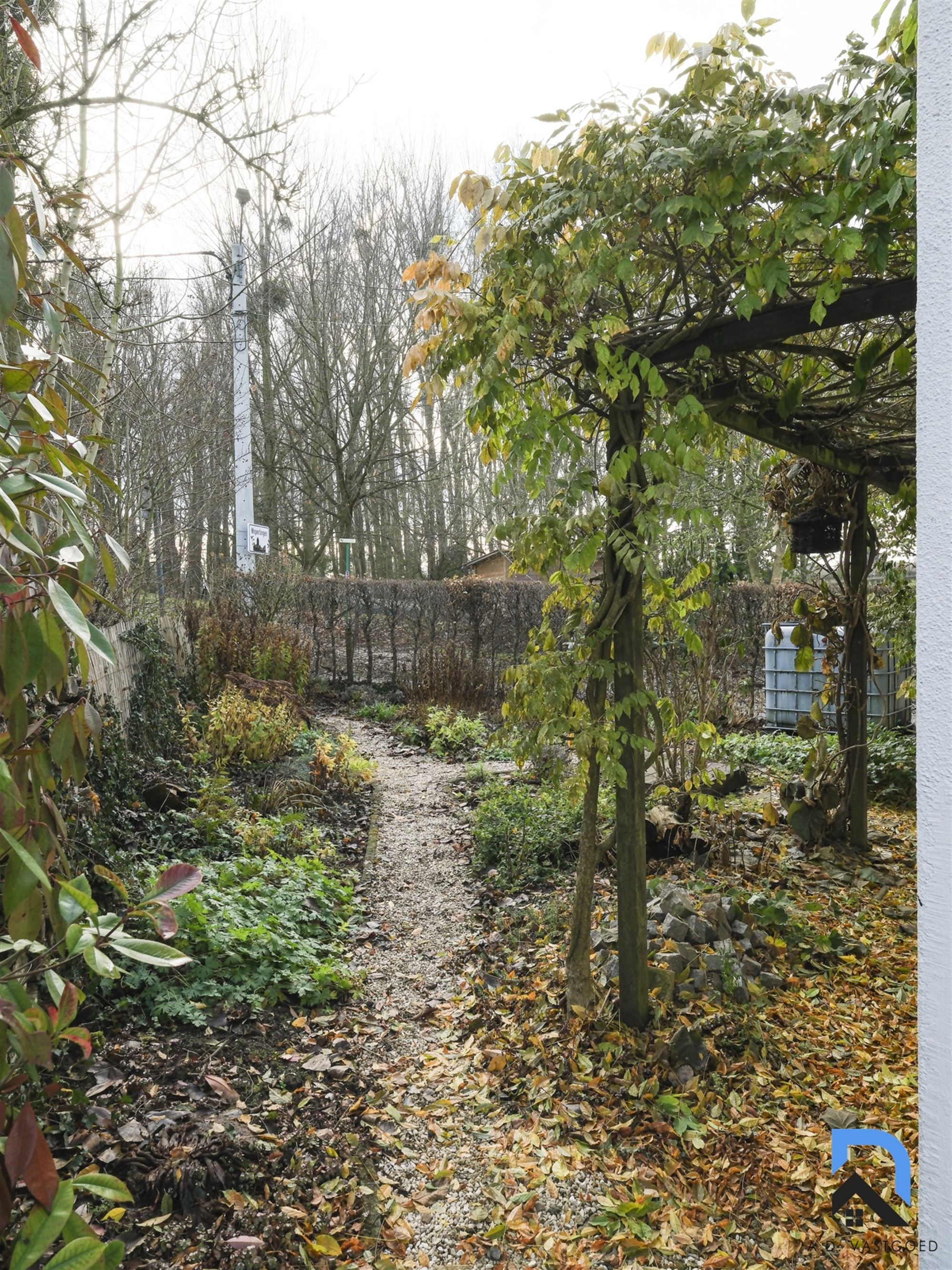 Mooie woning in het groen foto 35