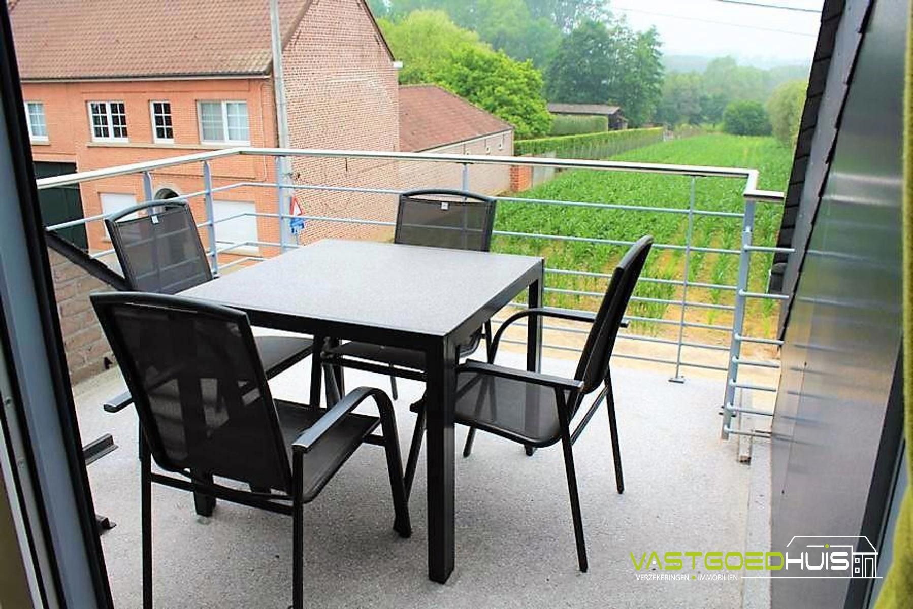 Hedendaags appartement met garage, terras en autostaanplaats foto 18