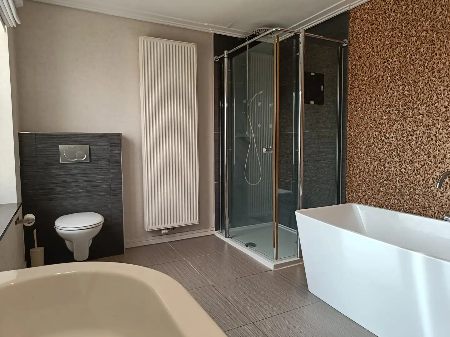 Gerenoveerd appartement met 3 slaapkamers foto 13