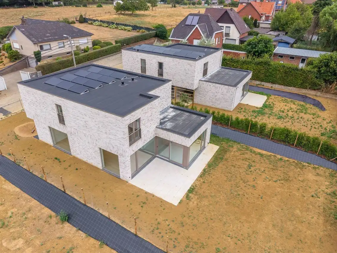 Instapklare nieuwbouwwoning met 4 slaapkamers, 2 badkamers en E-peil 9 foto 2