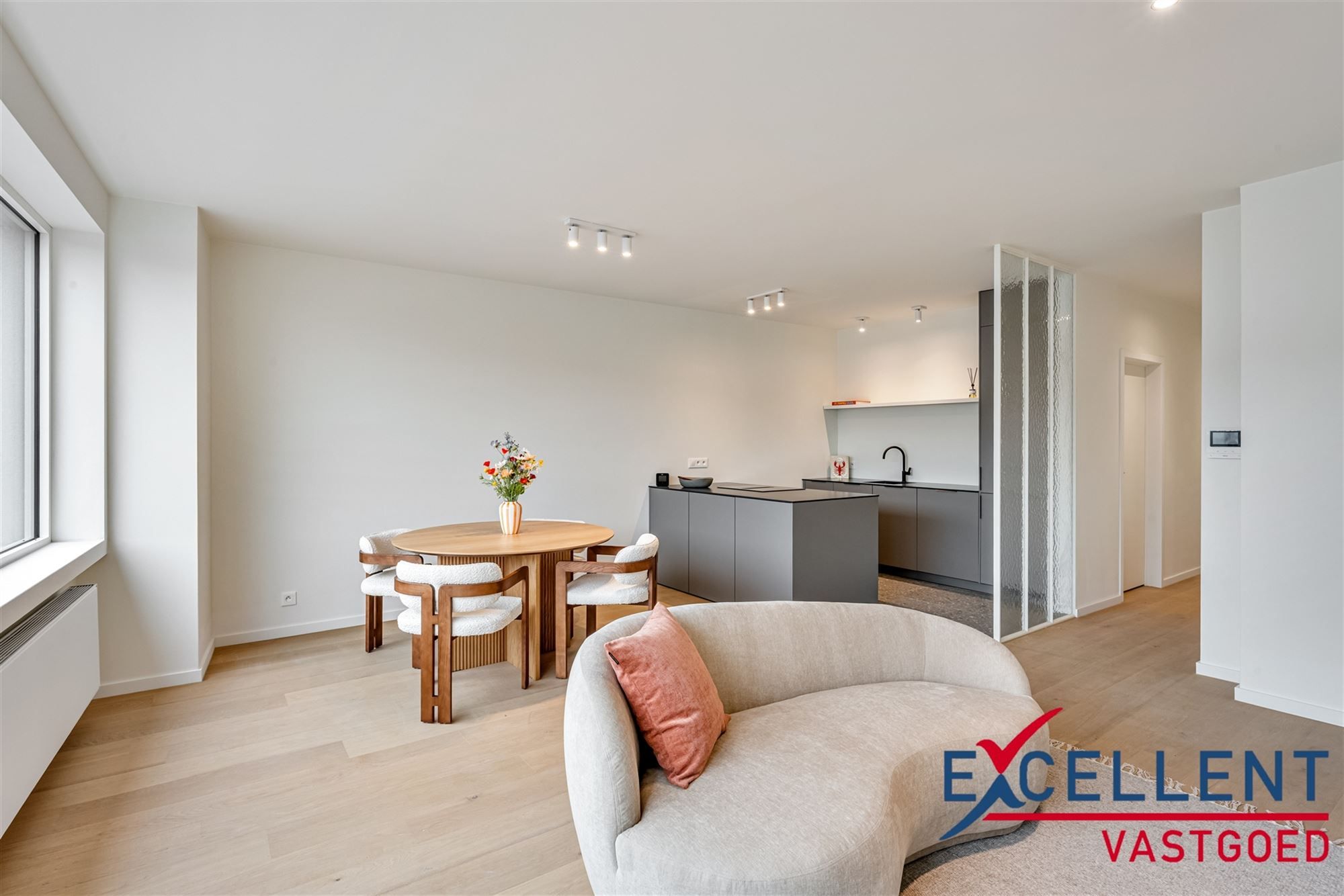 Stijlvol 2-slaapkamer appartement centrum  Deinze foto {{pictureIndex}}