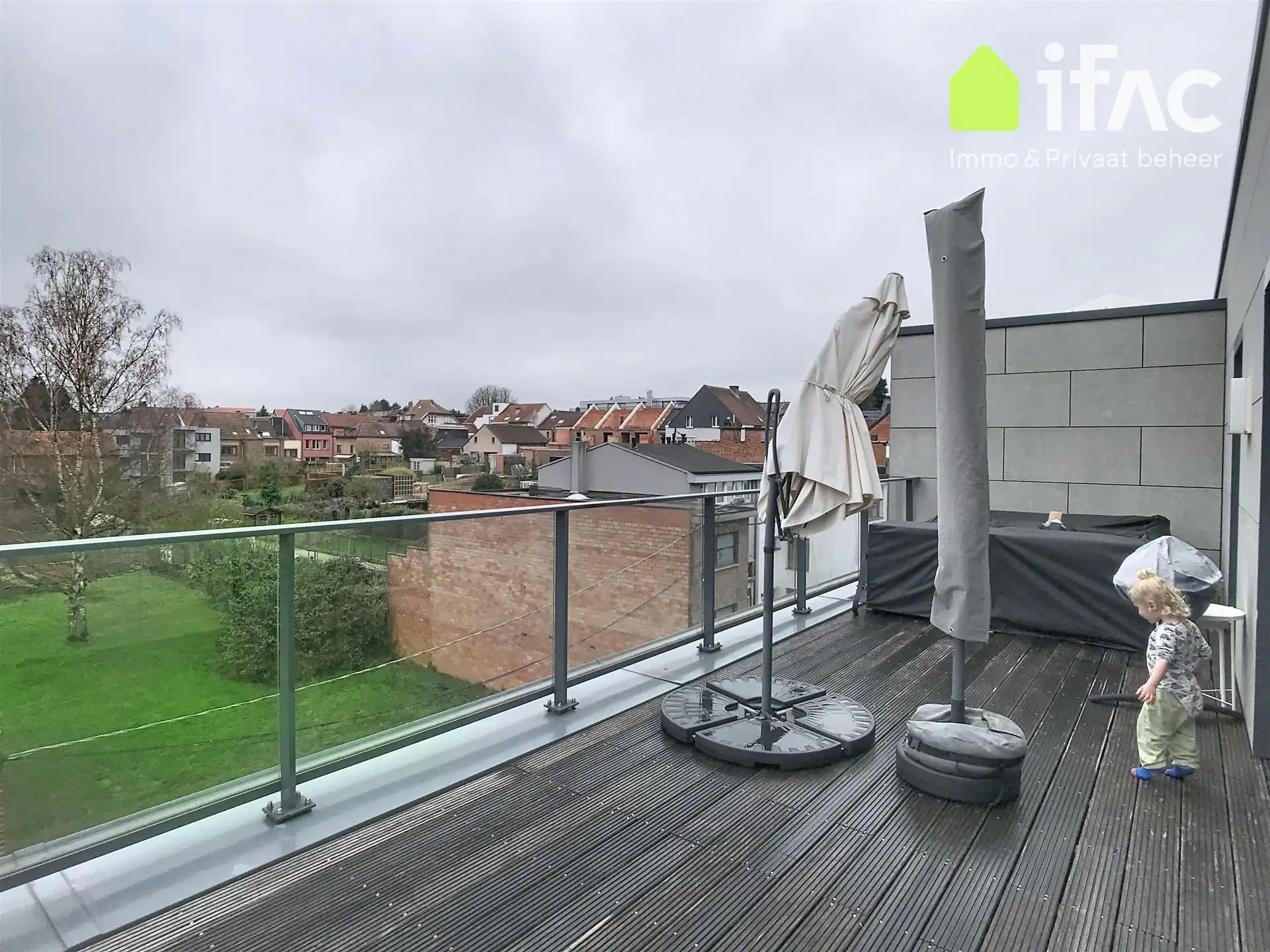 Lichtrijk penthouse appartement met ruim terras foto 16