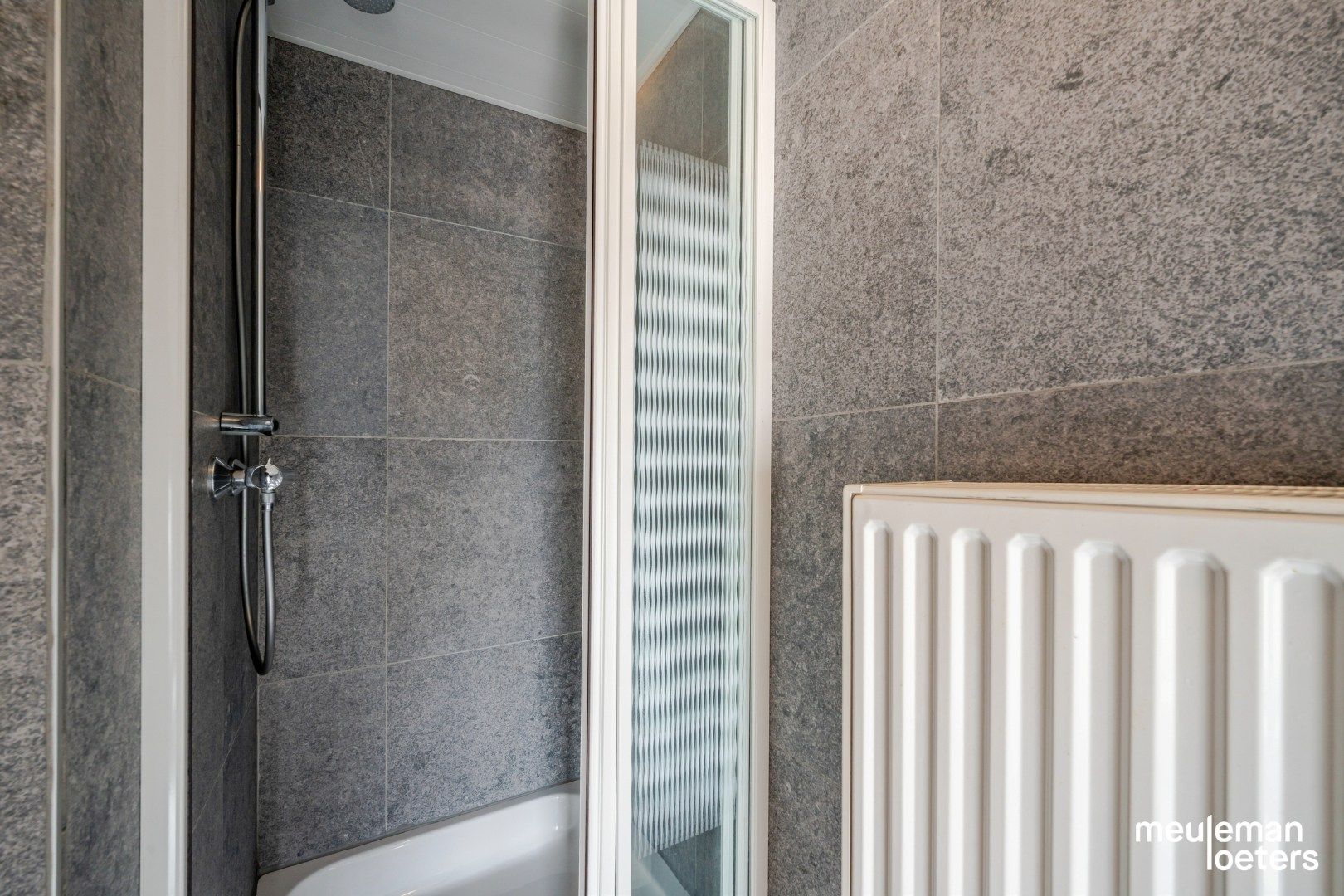 Instapklare woning met tuin en garage foto 13