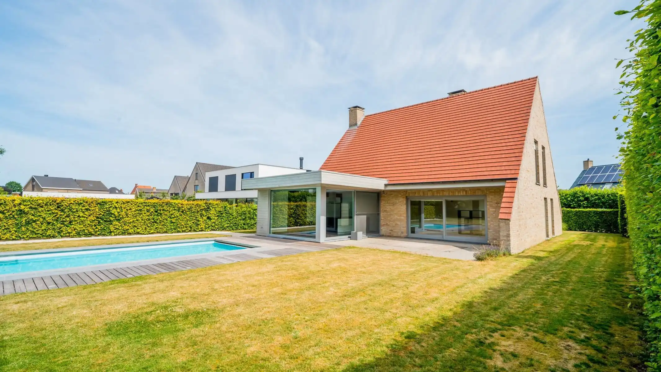 Knappe villa met zuidgerichte tuin, zwembad en poolhouse foto 8