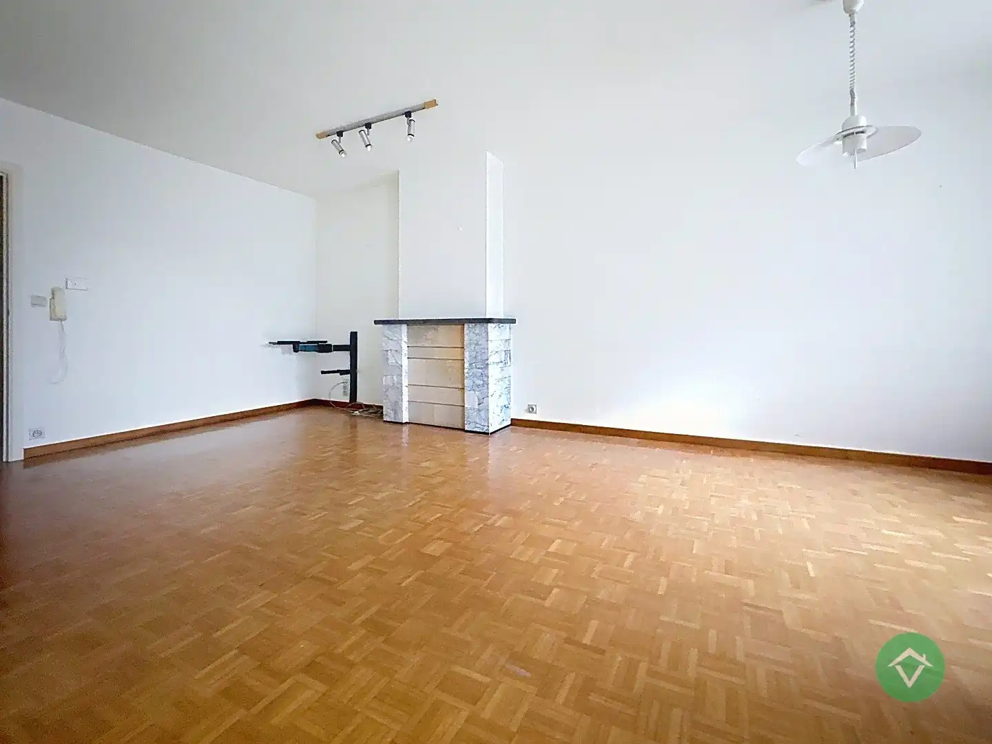 Gelijkvloers appartement met autostandplaats en garage te Roeselare  foto 3