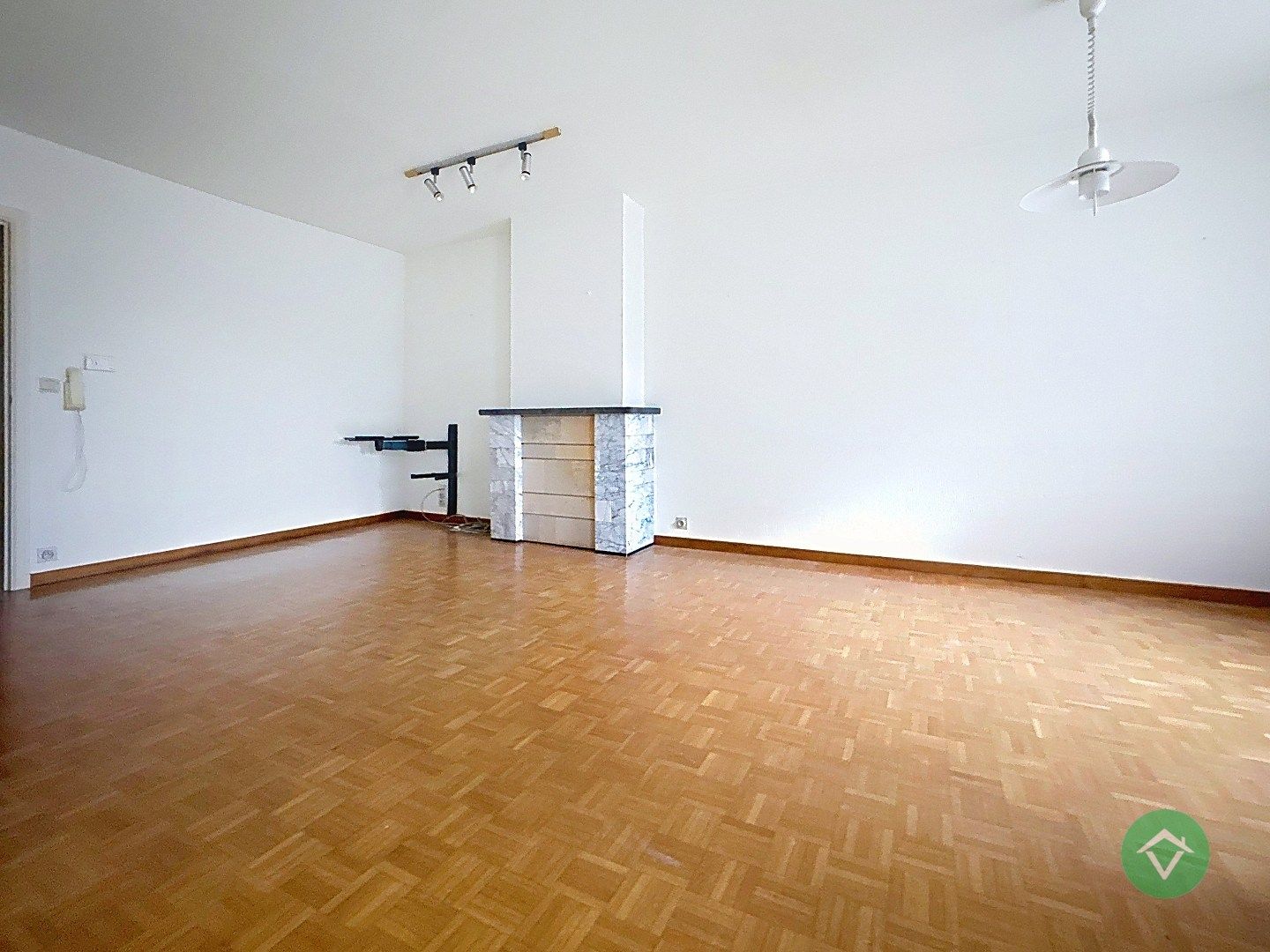 Gelijkvloers appartement met autostandplaats en garage te Roeselare  foto 3