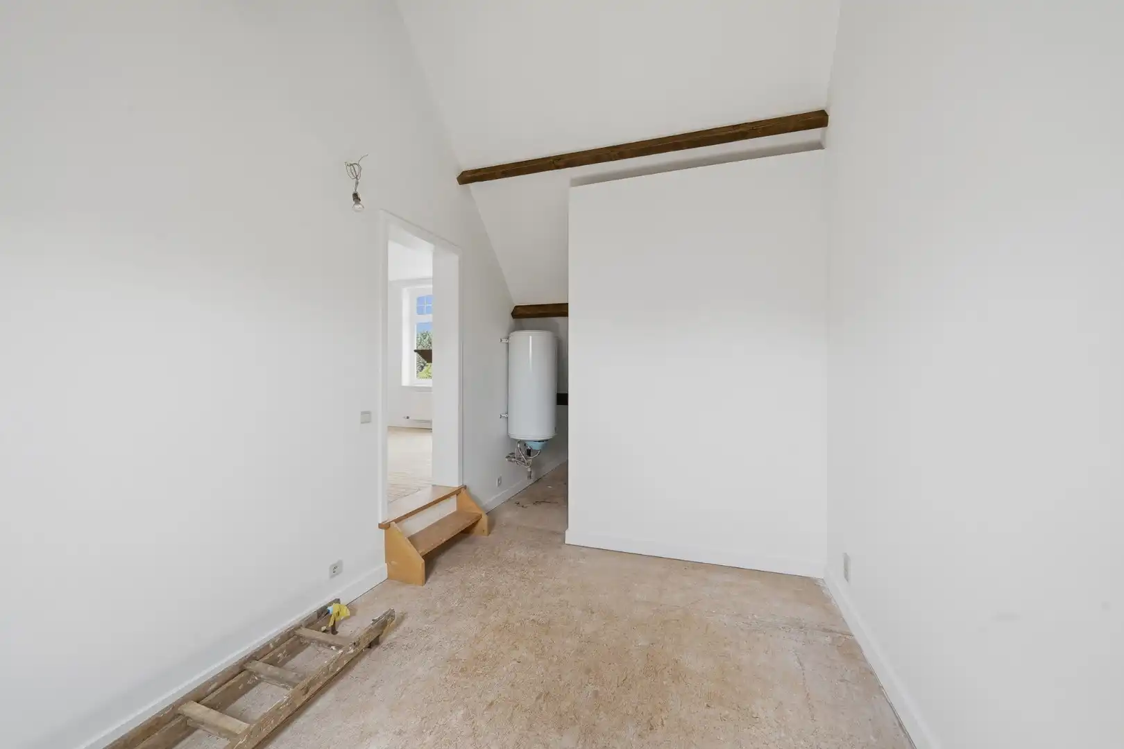 Karaktervolle instapklare hoekwoning met inpandige garage en zonnige stadstuin foto 18