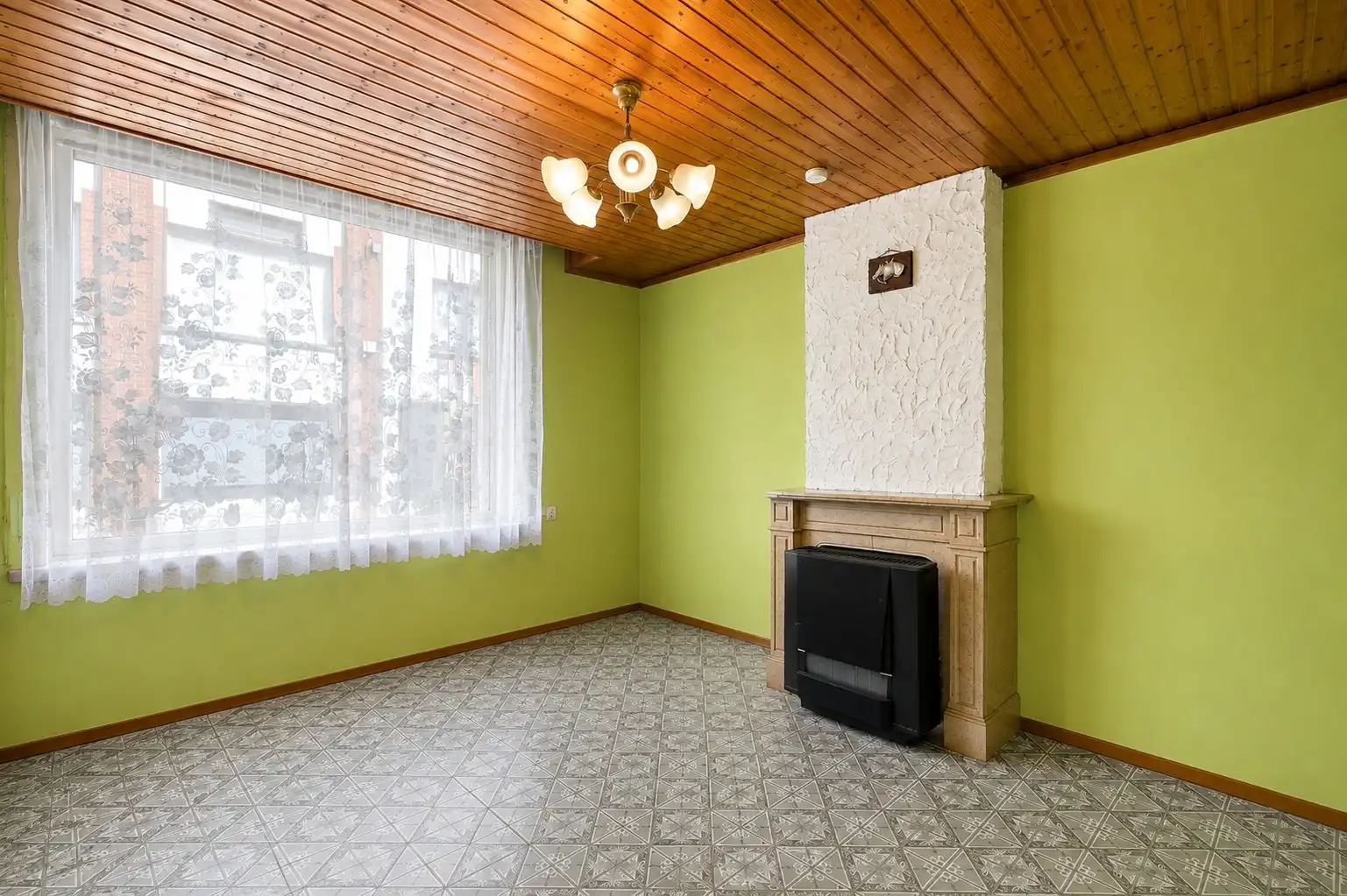 Te renoveren woning met 3 slaapkamers, kelder en zuidwestgerichte stadskoer in Tielt! foto 4