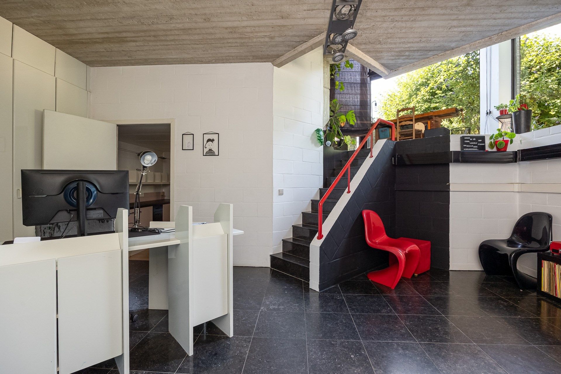 Unieke architectenwoning met tuin en polyvalente ruimte foto 3