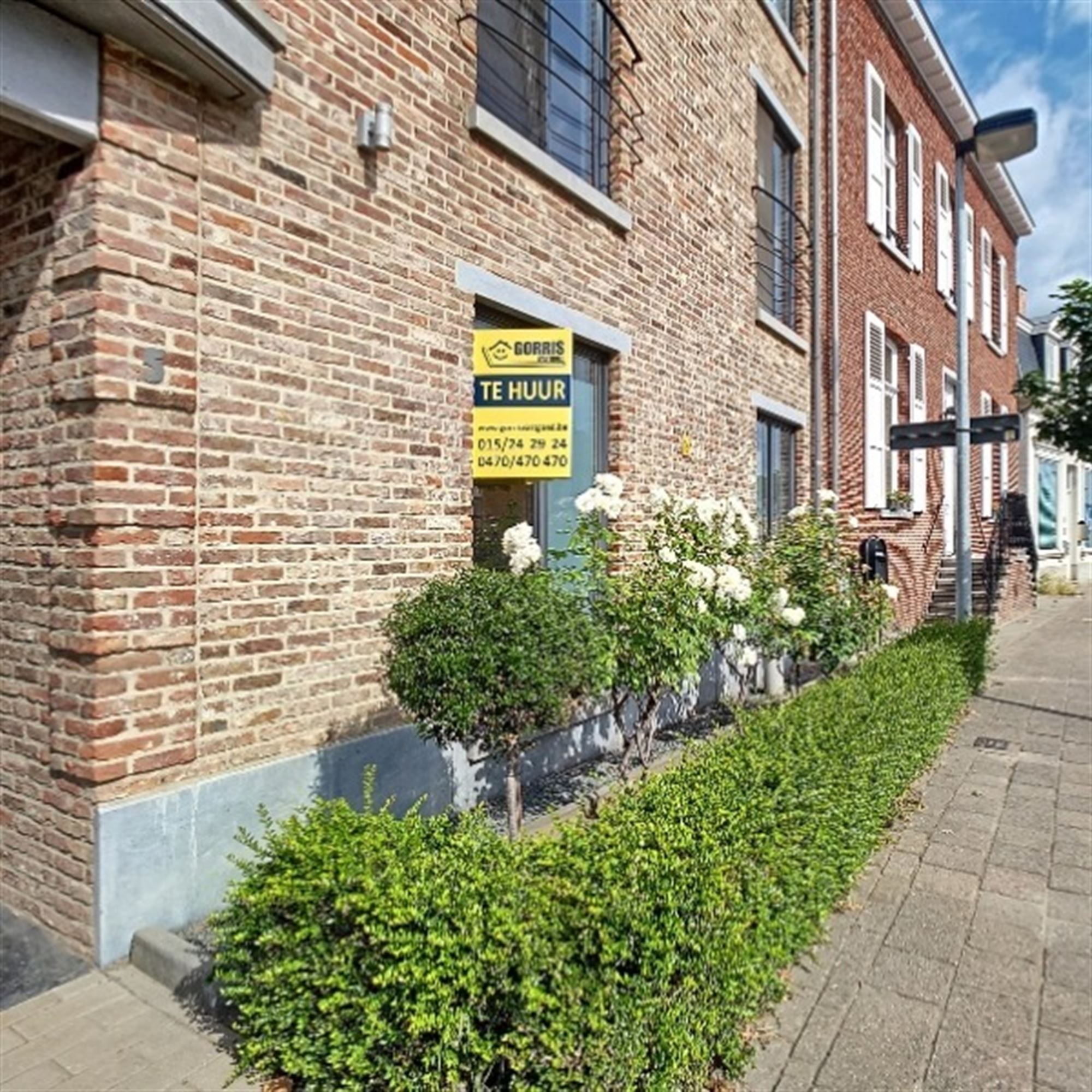 Recent gelijkvloers appartement met 2 slaapkamers. foto {{pictureIndex}}