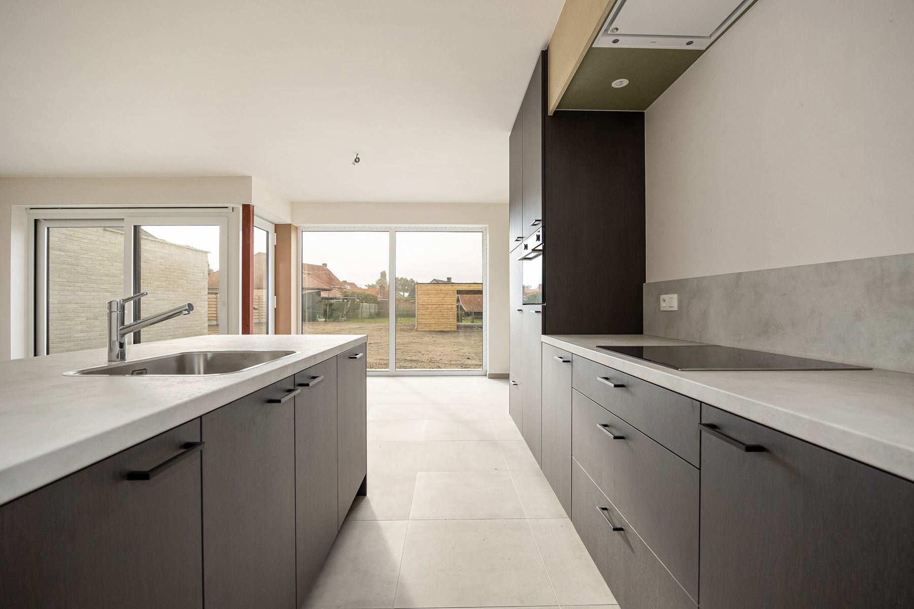 Woning met 4 slaapkamers en fietsenberging/carport op perceel van ca 327m² foto 7