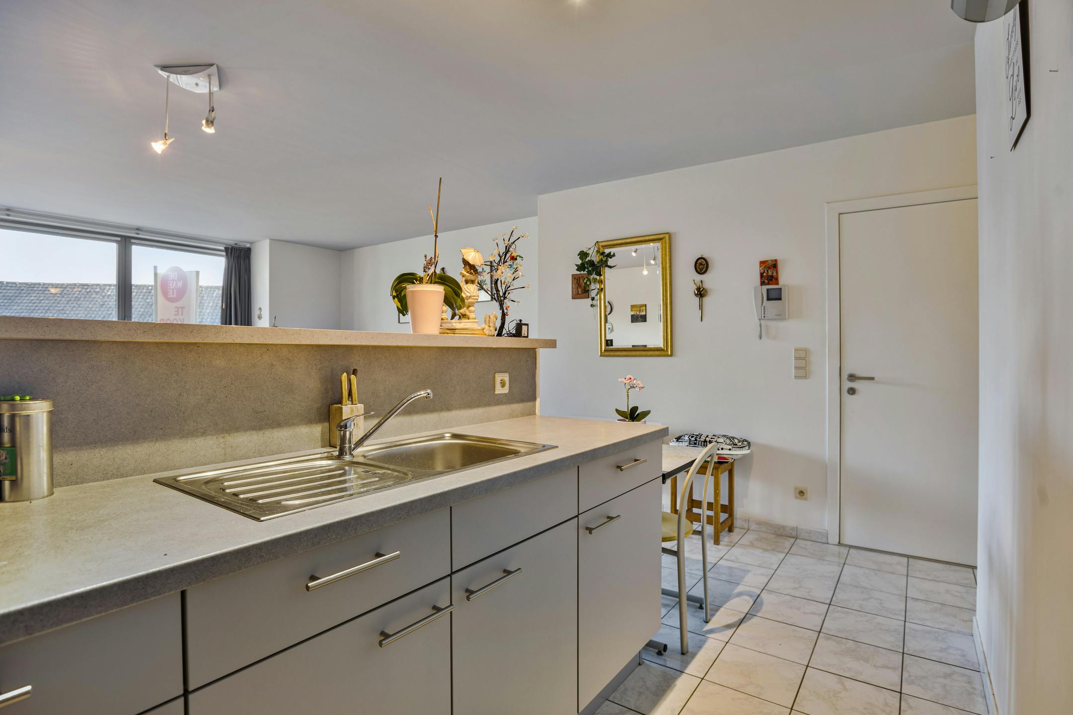 Verhuurd 2 kamerappartement te koop in de Veurnestraat in Poperinge foto 10