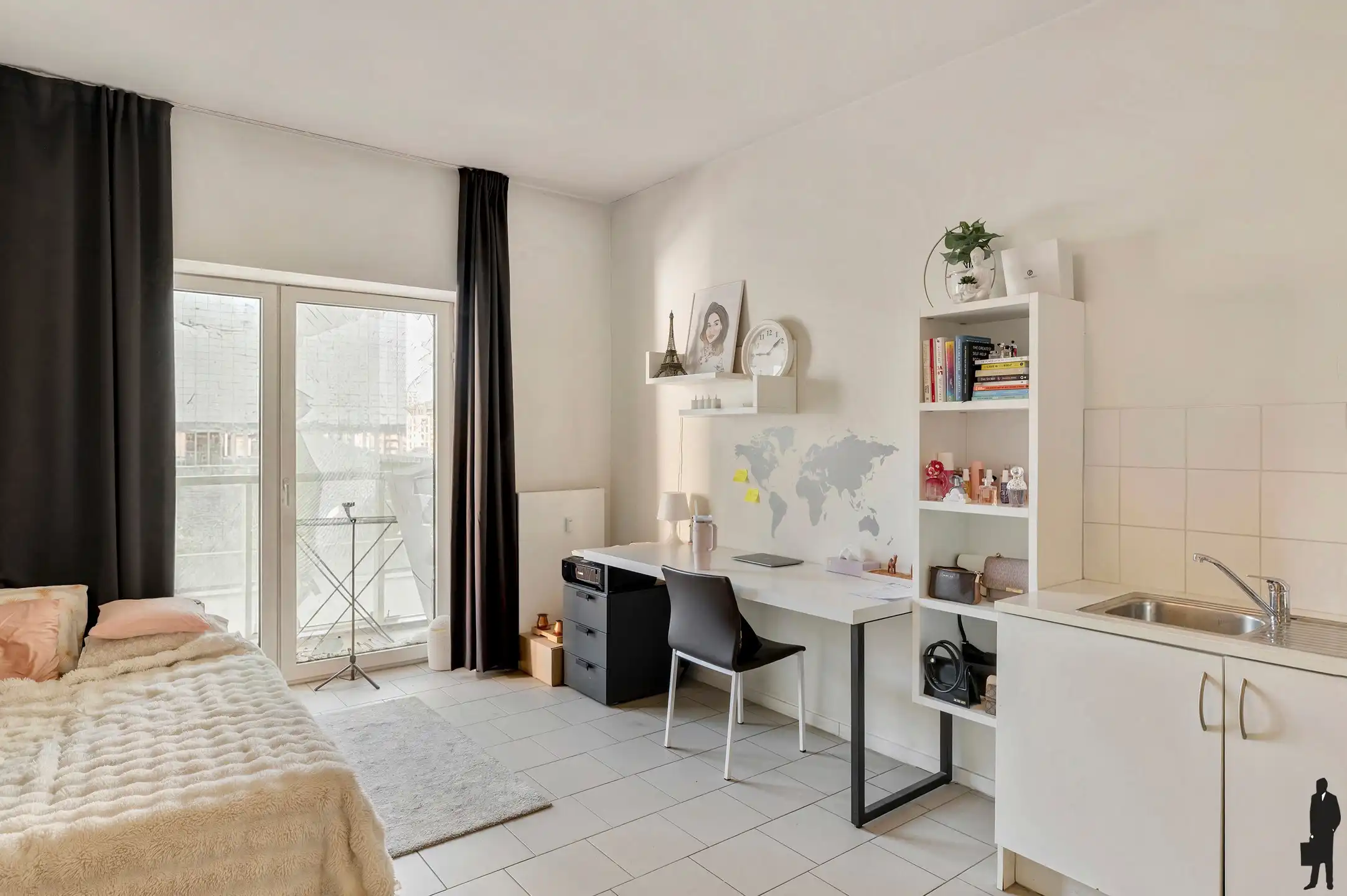 Compacte en lichtrijke studio nabij Park Spoor Noord foto 2