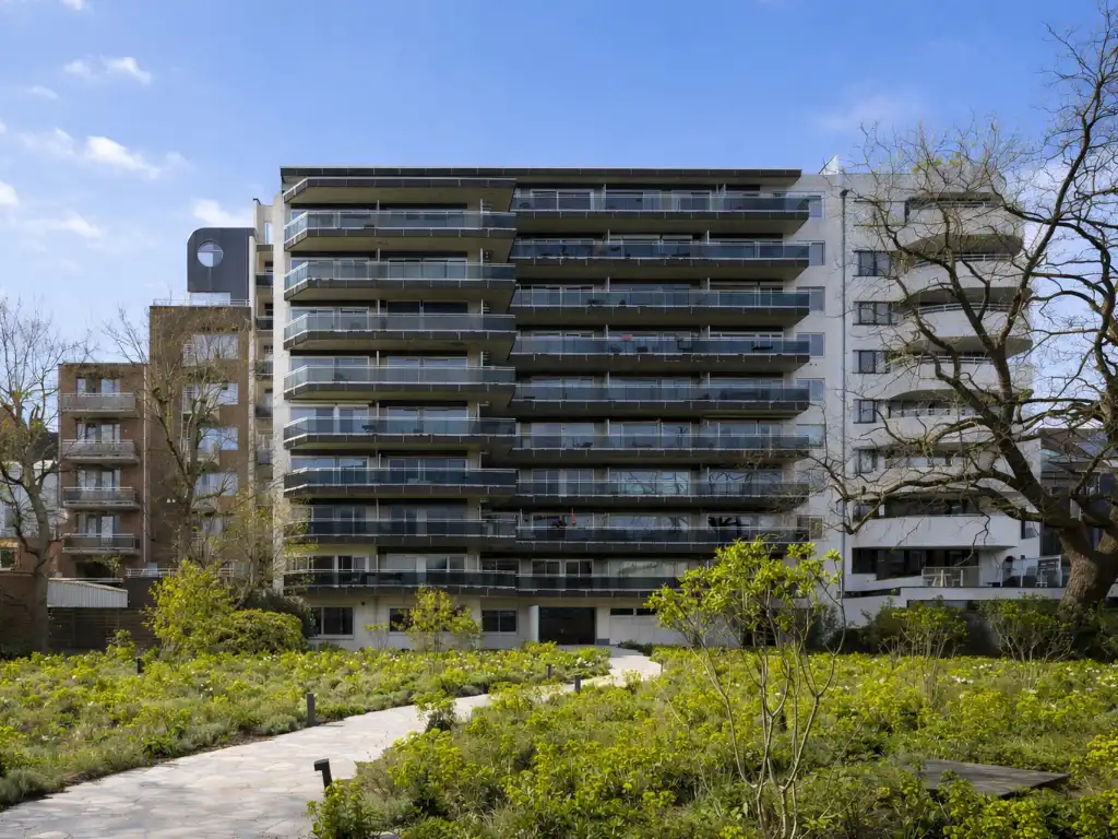 Op te frissen ruim appartement met 2 slaapkamers en een zonnig terras, gelegen vlakbij het centrum van Gent. foto 17