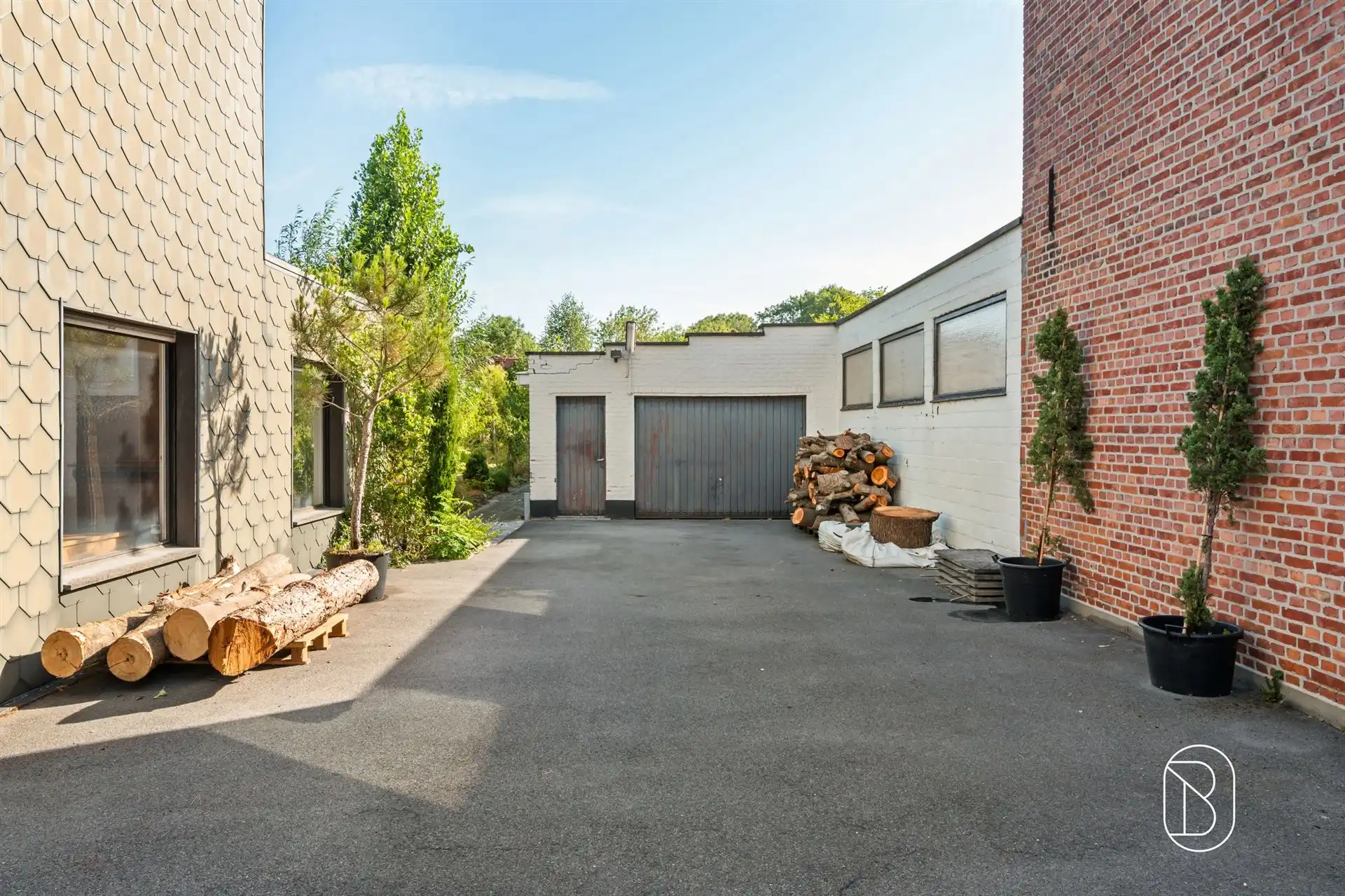 Ruime woning met werkplaats van 200 m² en diepe tuin foto 2