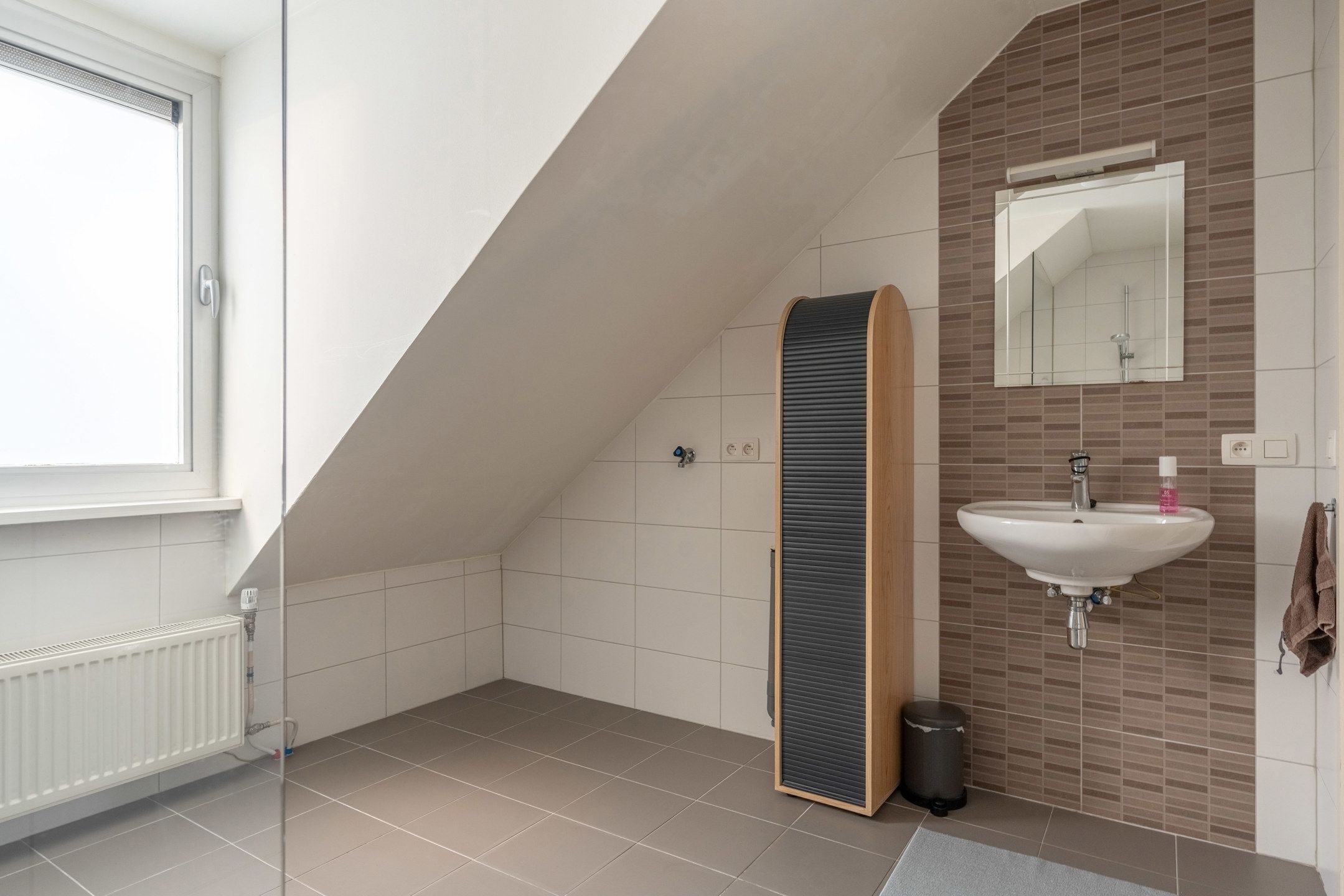 Instapklaar 1slpk appartement met terras nabij centrum. foto 16
