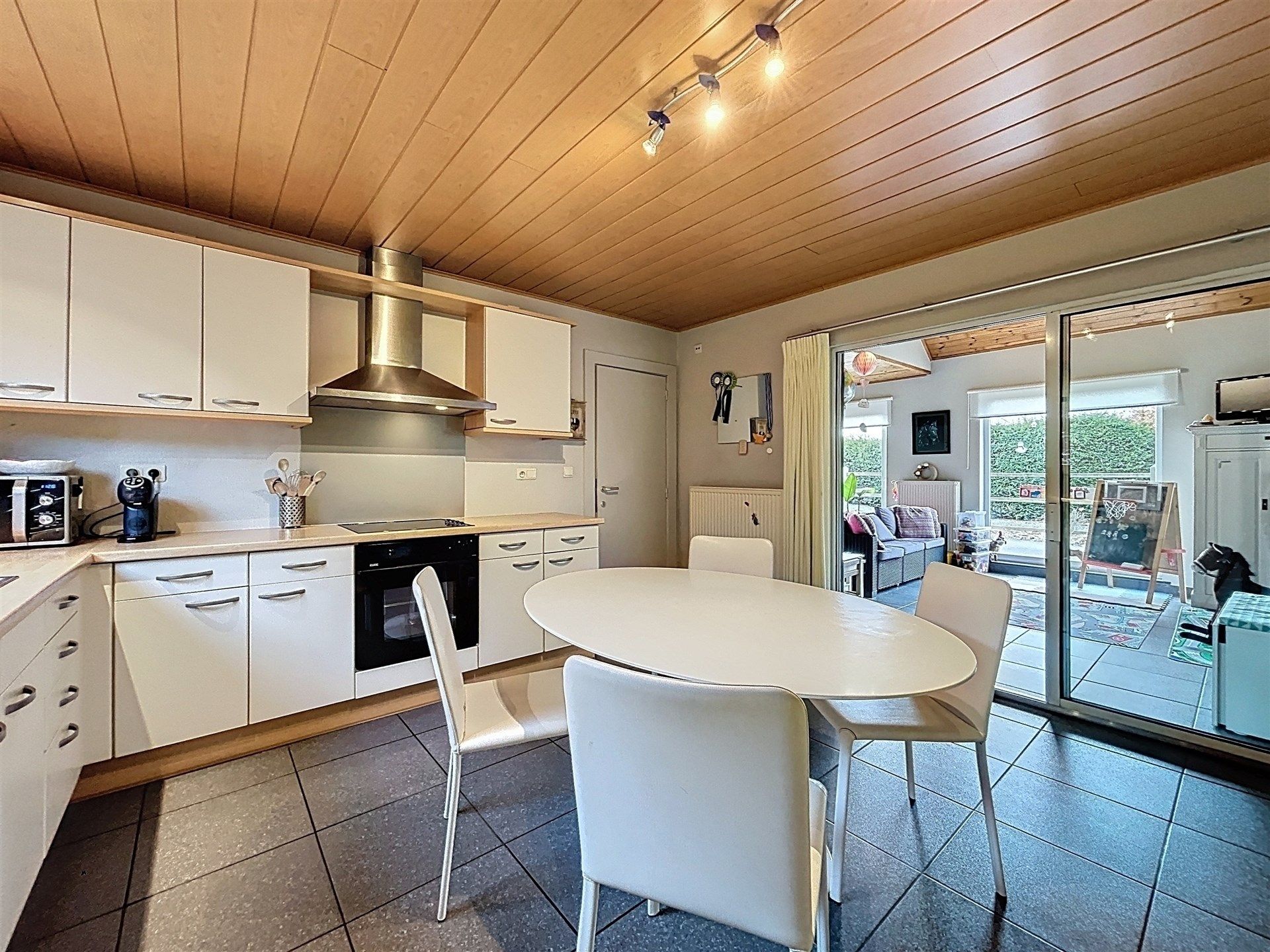 Open bebouwing met 4 slaapkamers op 3550m² foto 7