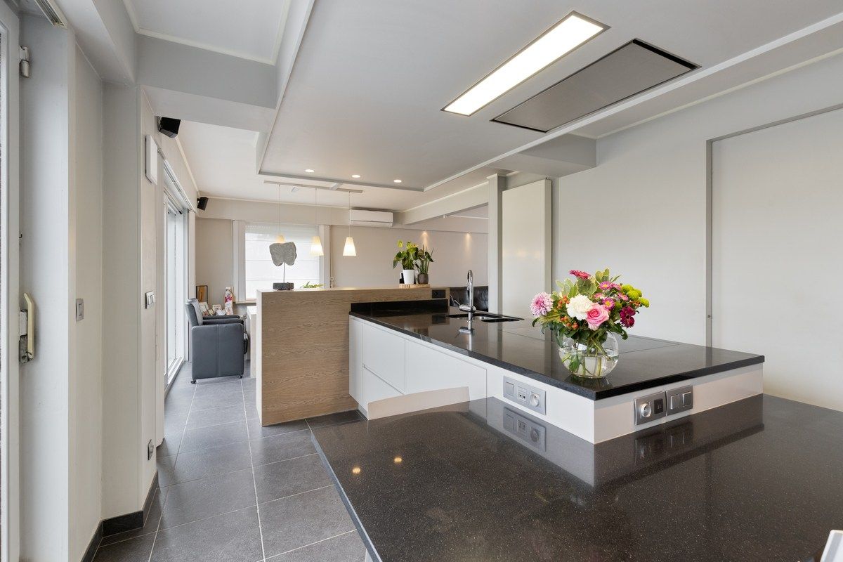 Energiezuinige halfopen bebouwing met 4 slaapkamers en 2 garages! foto 9