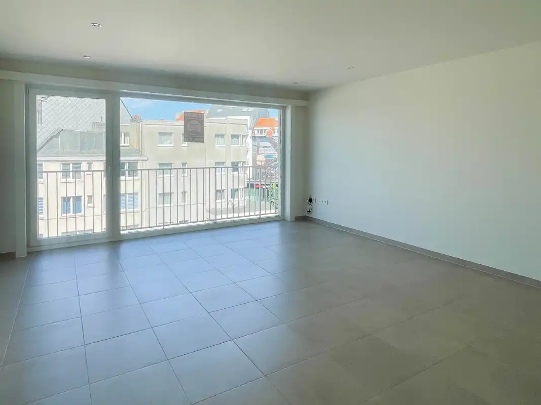 Gerenoveerd appartement met 2 slaapkamers foto {{pictureIndex}}