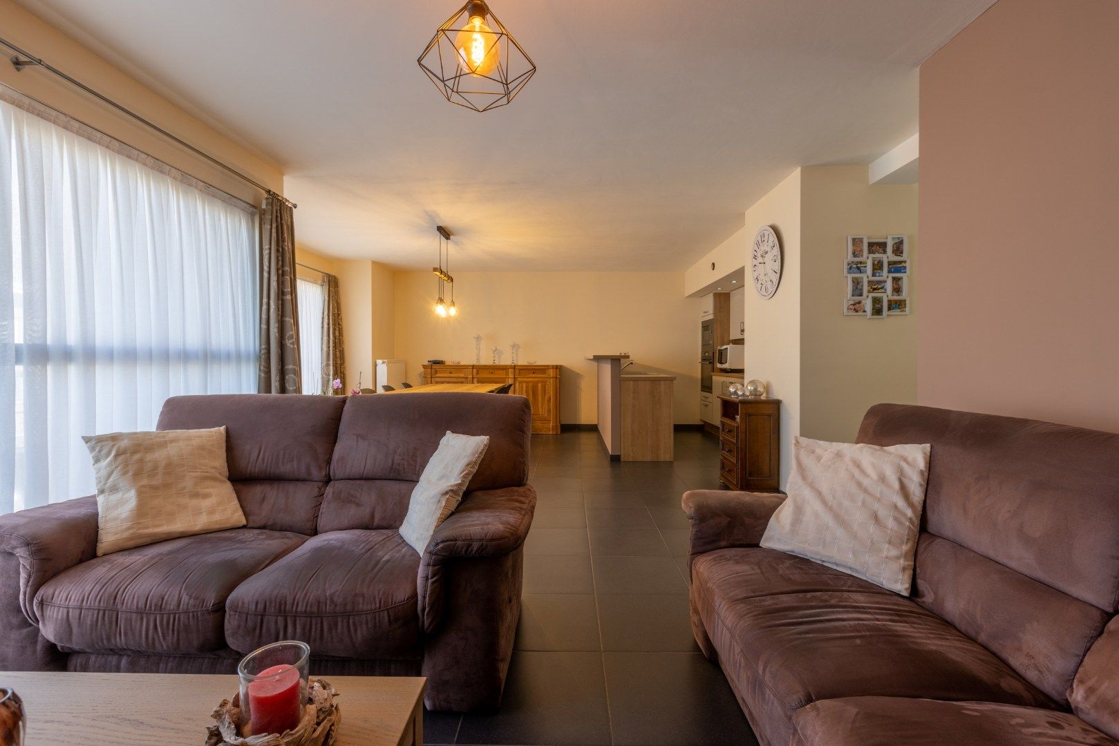 Gezellig, instaplaar app met 2 slk, terras en autostaanplaats foto 4