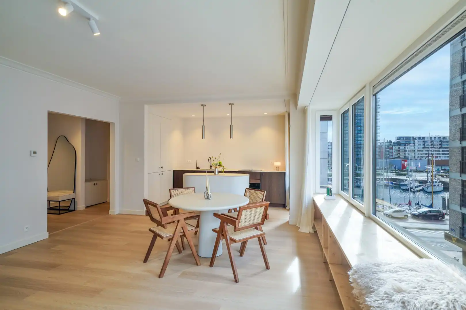 Luxueus gerenoveerd 3-slpk-appartement in hartje Oostende foto {{pictureIndex}}
