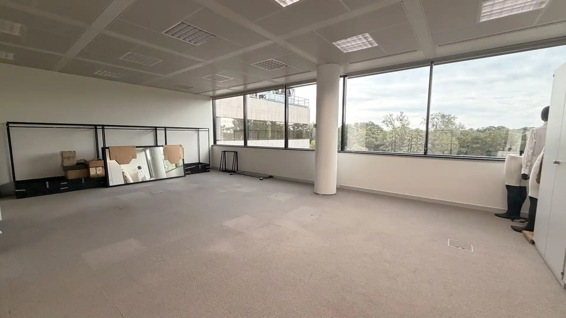 Ingedeelde kantoorruimte te huur nabij E19 in Wilrijk foto 5