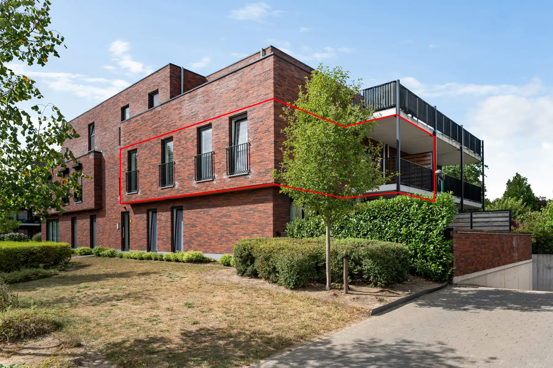 Modern appartement met terras in een doodlopende straat foto 14
