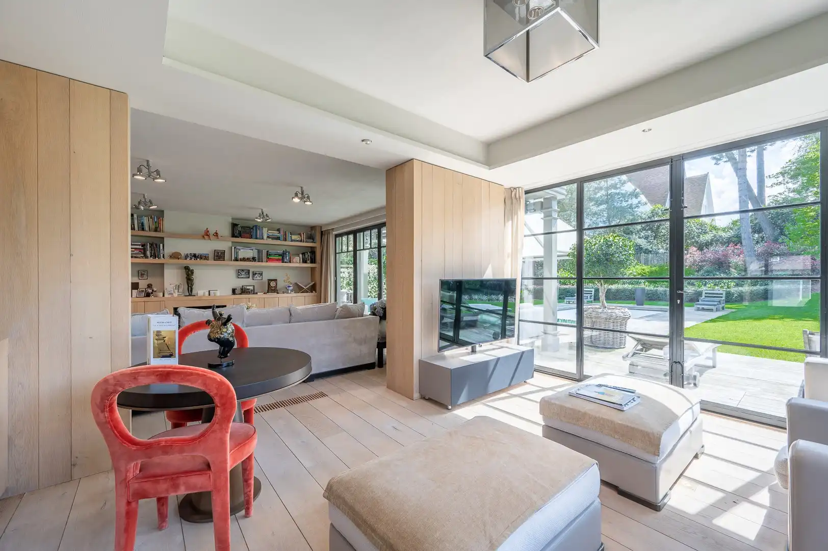 Prachtige villa met zwembad rustig gelegen in een paadje in hartje Zoute. foto 11