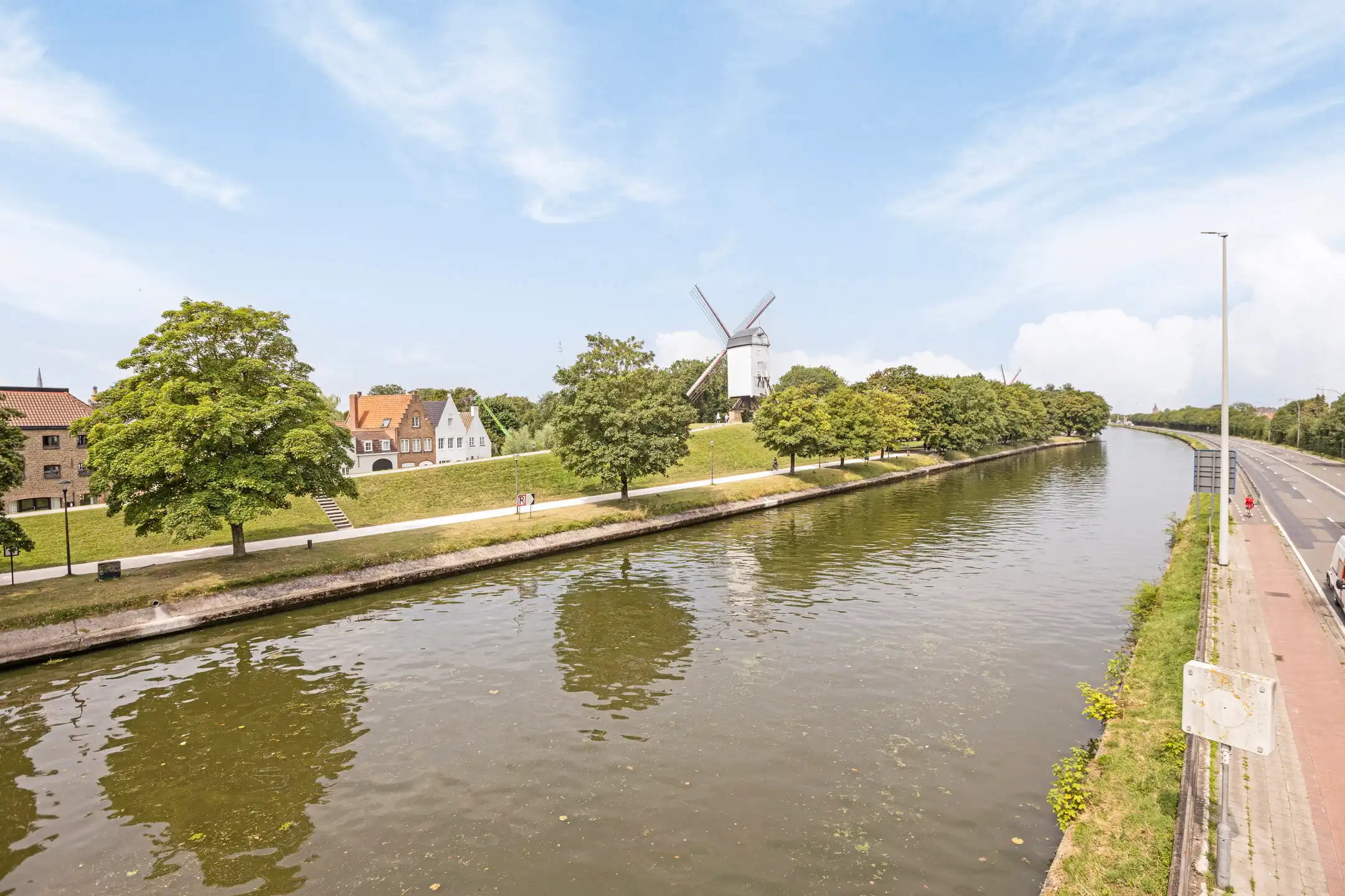Strategisch gelegen handelshuis nabij de Brugse binnenstad foto 33
