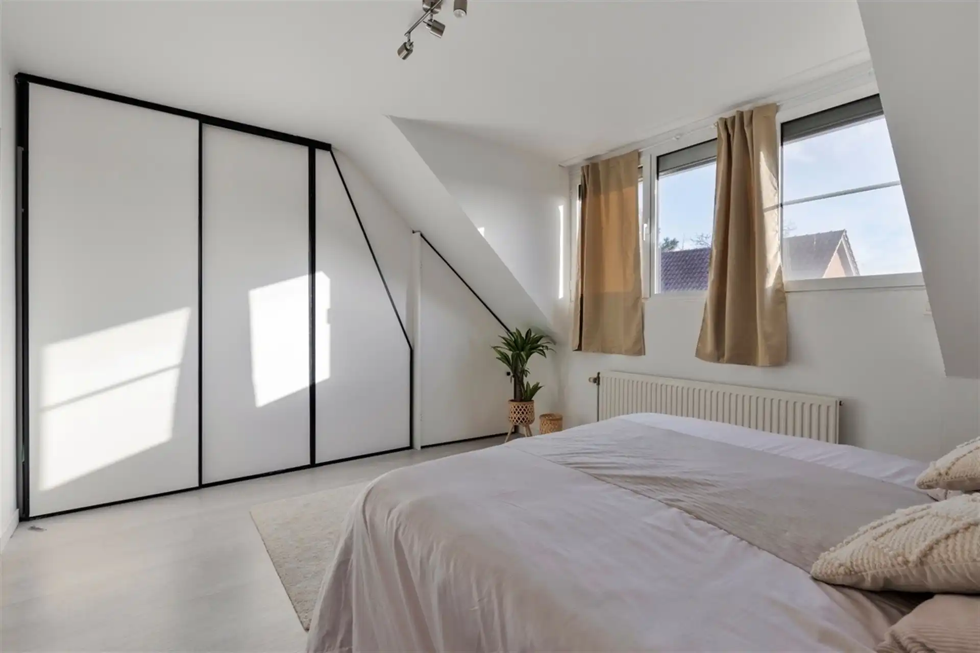 Ruim duplexappartement met 3 slaapkamers foto 10