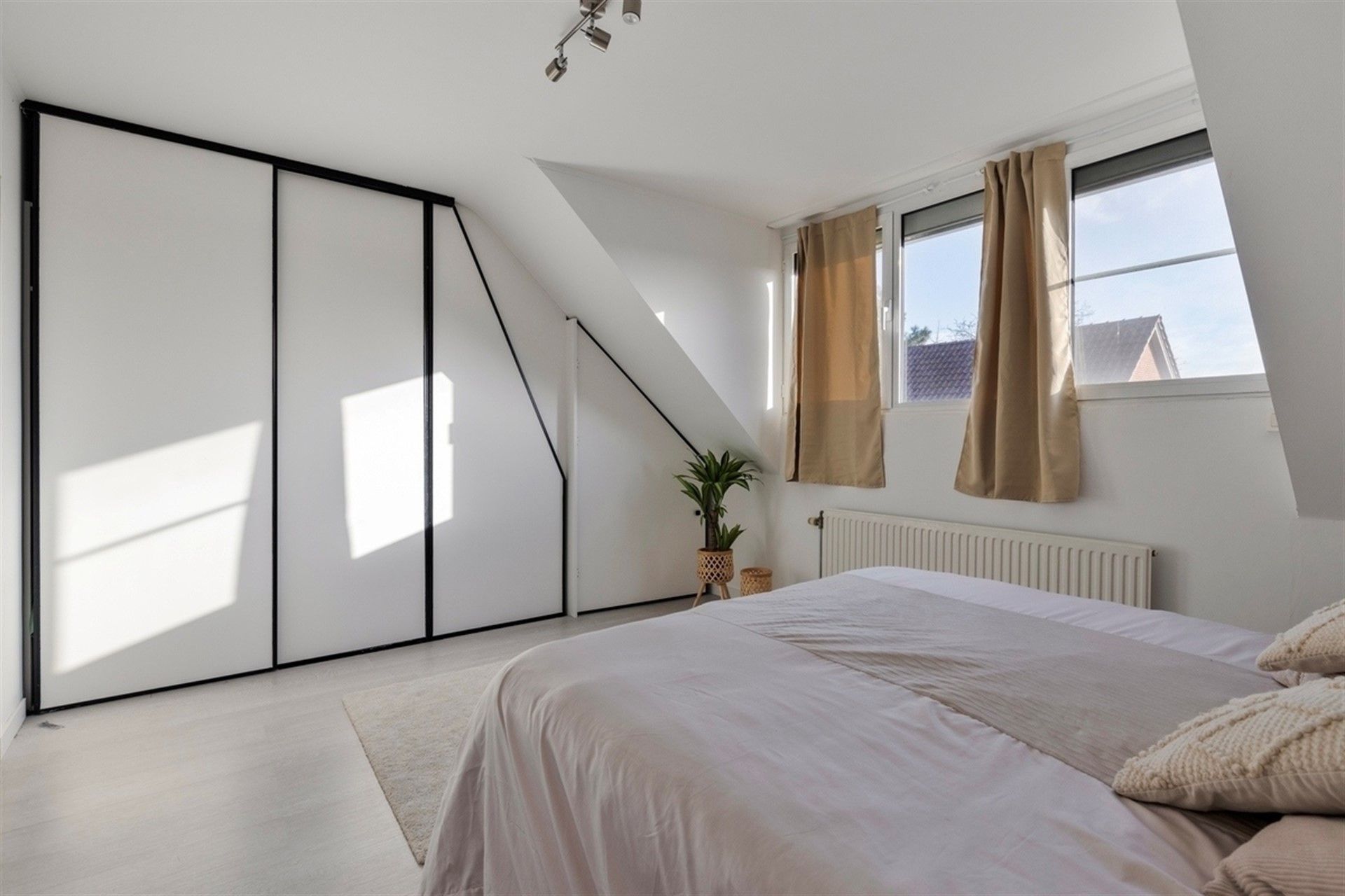 Ruim duplexappartement met 3 slaapkamers foto 10