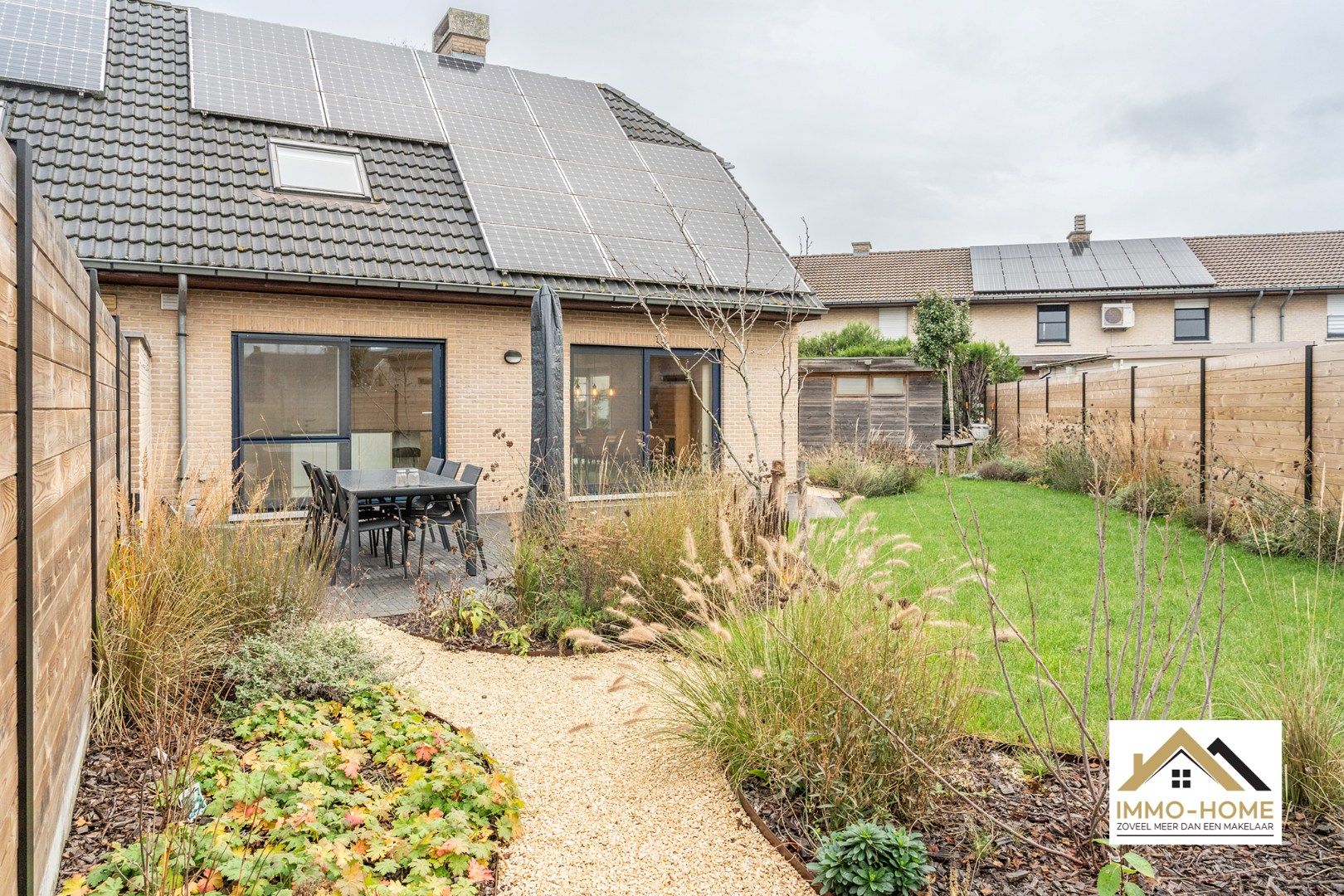 Prachtige HOB met zonnepanelen in een doodlopende straat! foto 10