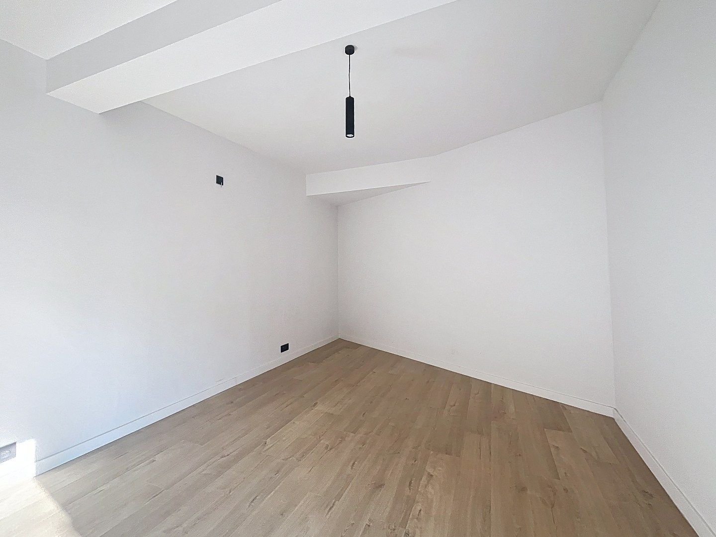 Ruim gerenoveerd appartement in hartje Hoegaarden foto 11