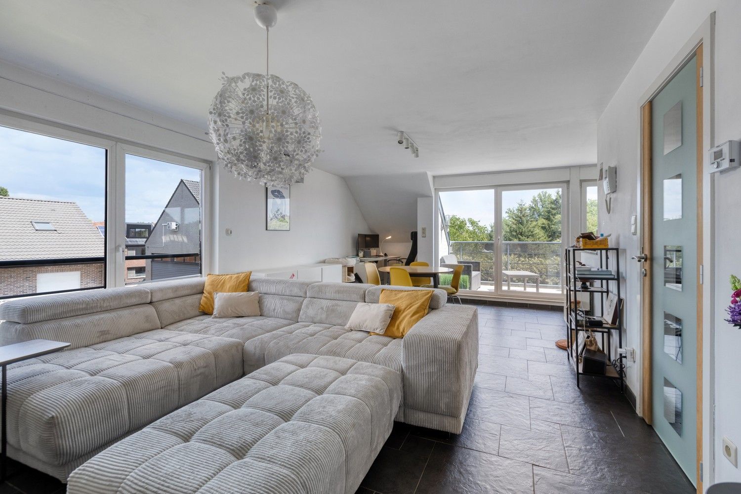 Gezellig duplex-appartement met 3 slaapkamers aan de Groenstraat in Kuringen, Hasselt. foto 5