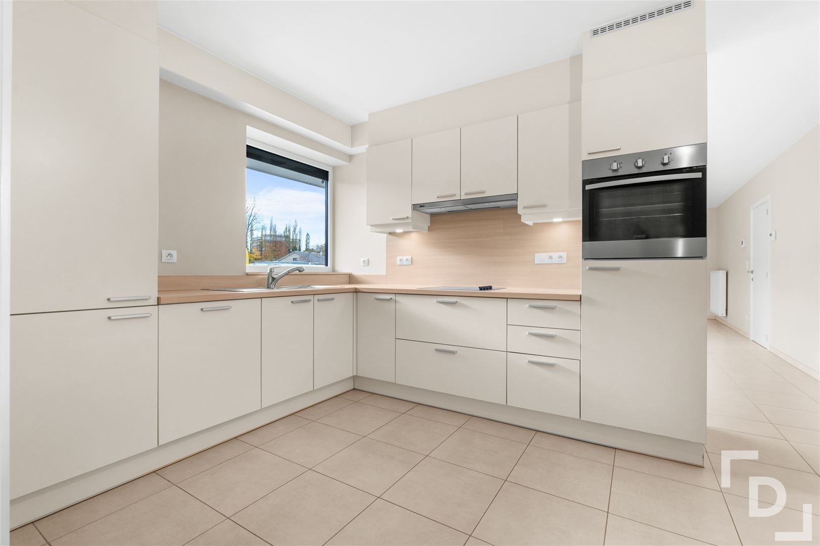 Lichtrijk appartement aan de stadsrand van Ieper. foto 3