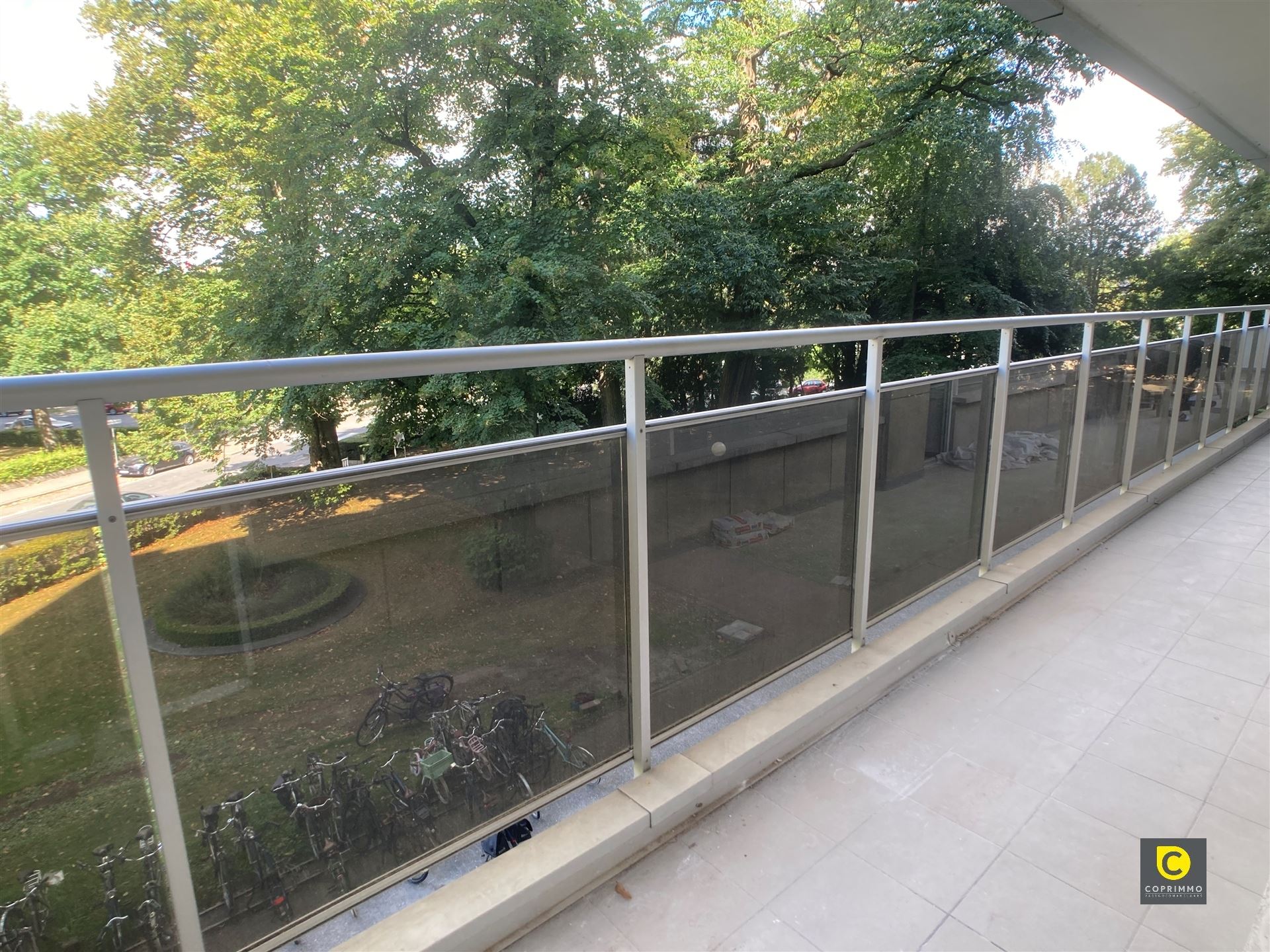 Gerenoveerde studio met terras op toplocatie! foto 3