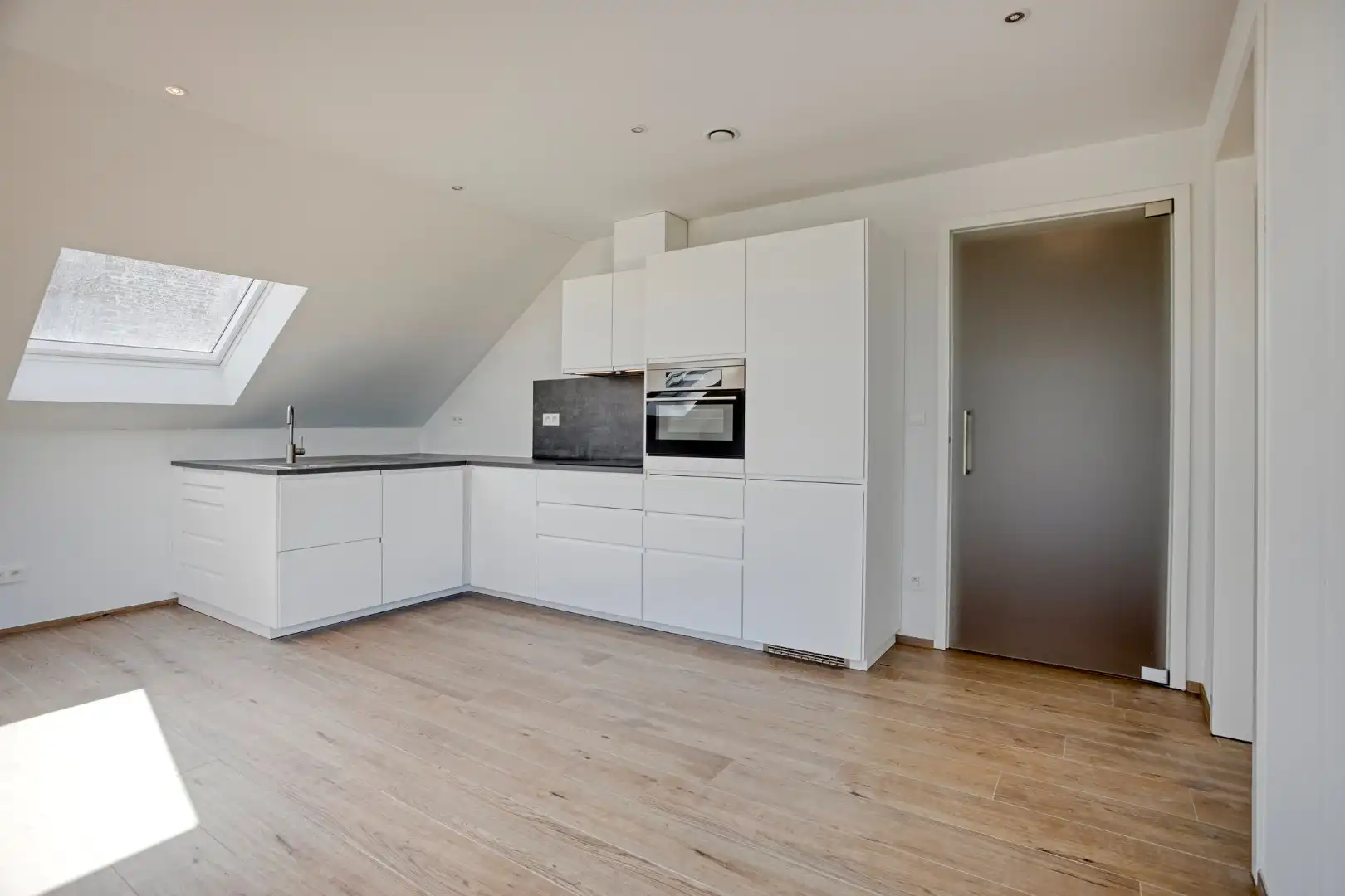 Gerenoveerd ruim en lichtrijk appartement met 2 slaapkamers - EPC  72Kwh/m² foto 12