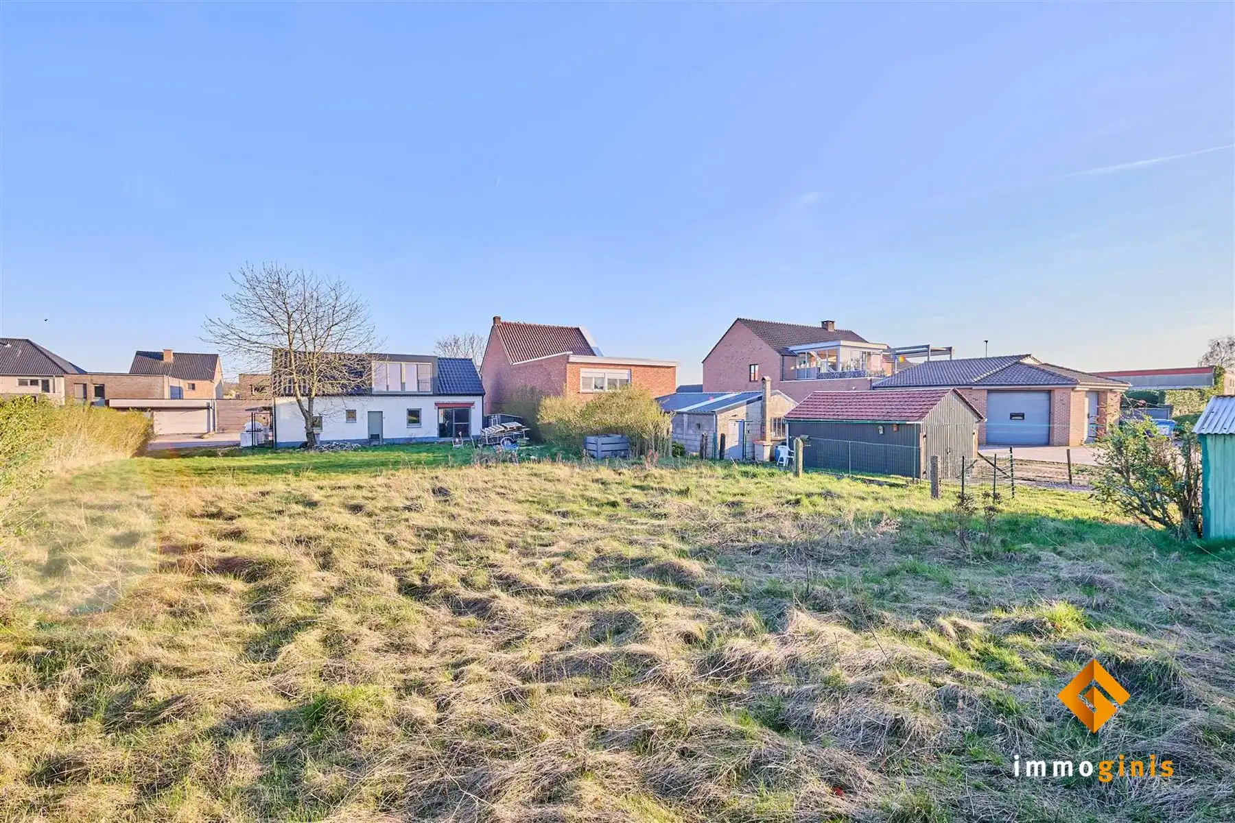 Gerenoveerde, verder af te werken starterswoning op ruim perceel van 7a35ca.   foto 11