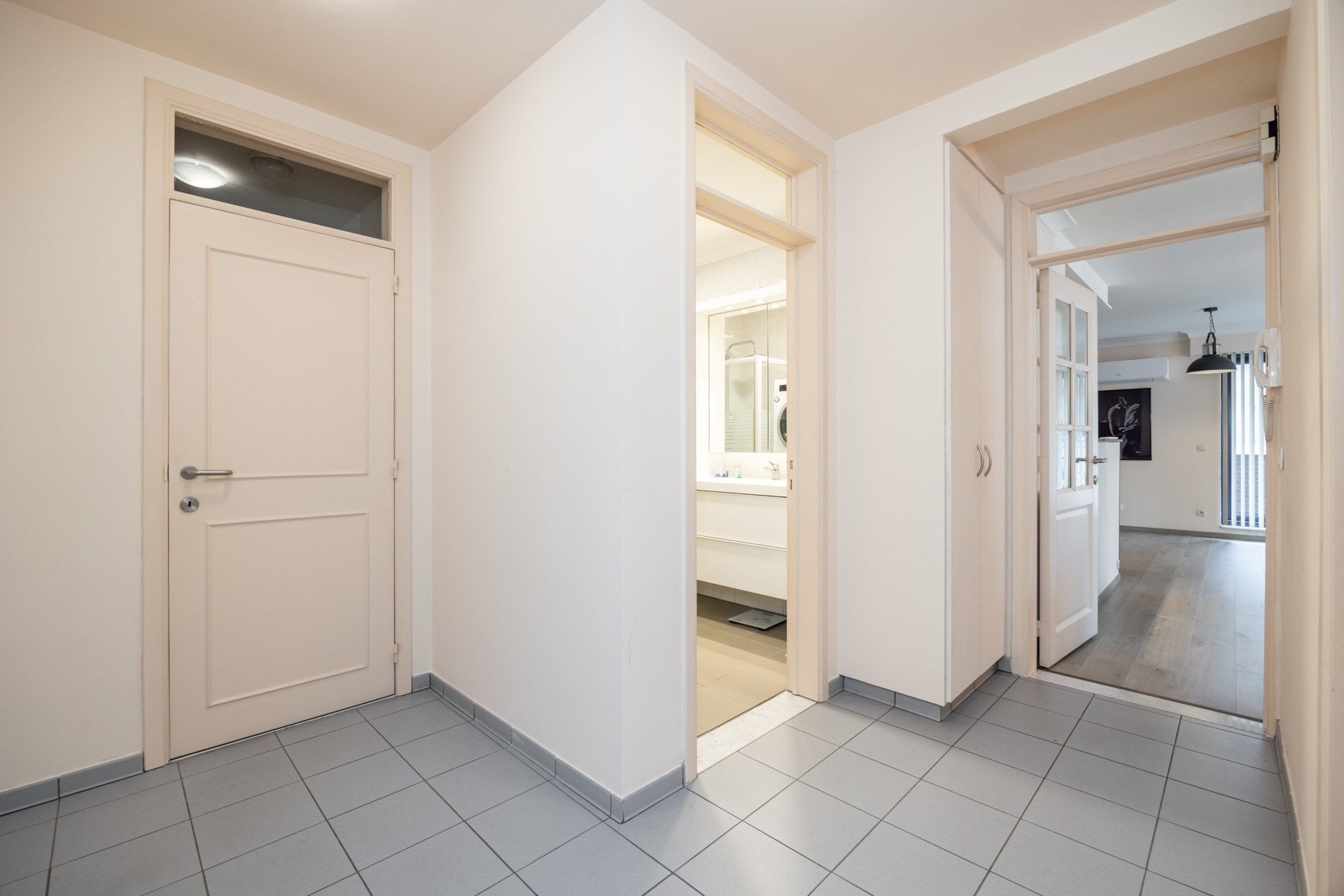 Lichtrijk instapklaar 2 kamer appartement in centrum Temse foto 12