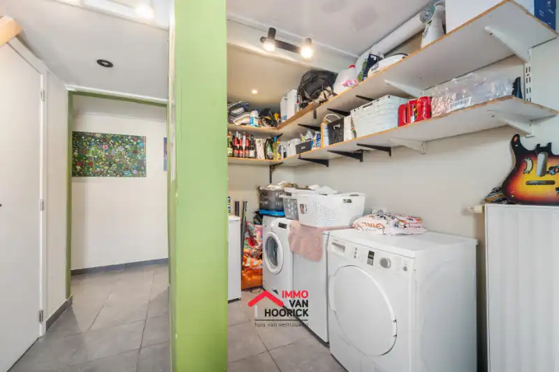 Instapklare woning met 5 slpkmrs en nieuw dak!!! foto 13