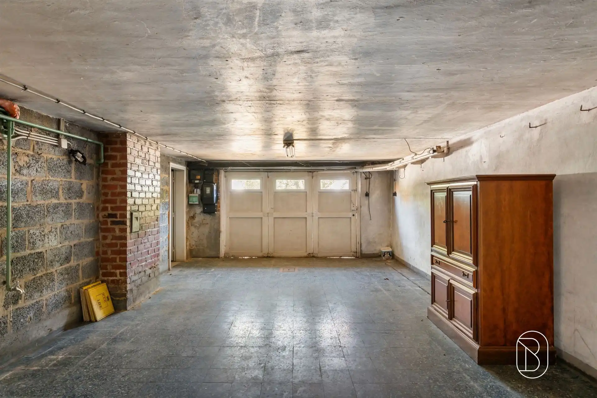 Ruime halfopenwoning met prachtige tuin en veel potentieel foto 8