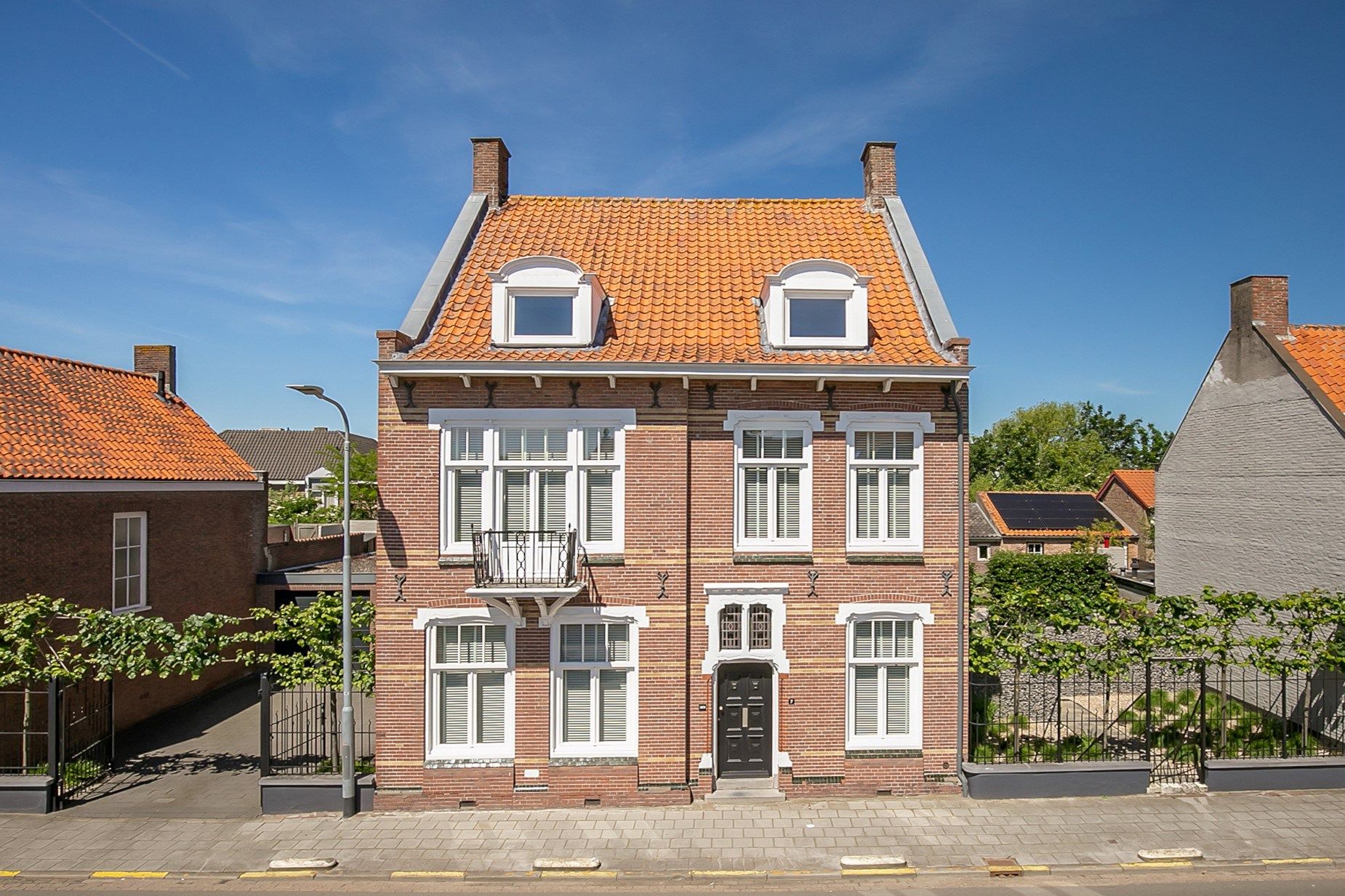 Exclusief stijlvol  herenhuis met ruime leefruimtes. foto 32